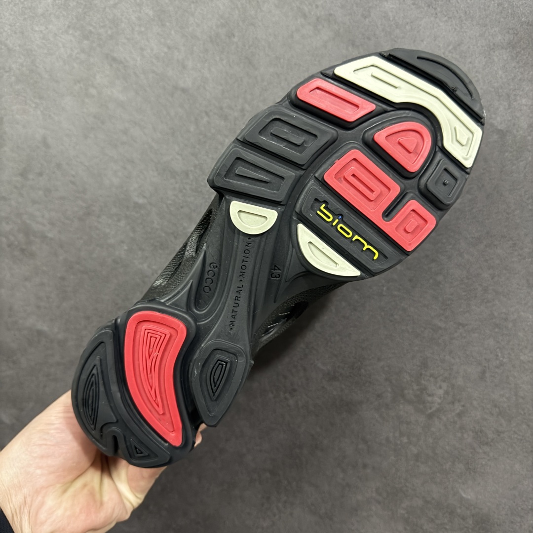 图片[9]-【公司级】Ecco爱步 Biom C 牛皮 轻盈舒适及踝高帮户外靴 ECCO以三大核心特征为依托：北欧设计风格、鞋履制作、积极的生活方式。北欧设计风格：北欧设计特点是独特、有格调、实用和简约，并且品质优良。鞋履制作：ECCO钟爱鞋履制作以及一切与鞋履制作相关的事物。积极的生活方式：ECCO的创始人希望制作出的鞋履无需磨合，即可完美贴合脚型，帮助人们享受行走的乐趣。ECCO的成功源自其产品质量和创新的技术水平，恪守“鞋遵循双足”的设计理念，将的舒适度和风格融为一体。ECCO跑遍全世界寻找创新的原料。从制革制鞋一体化的设置，源头上控制皮革质量，确保对人体无害。 尺码：38 39 40 41 42 43 44 （皮鞋码）-选品中心