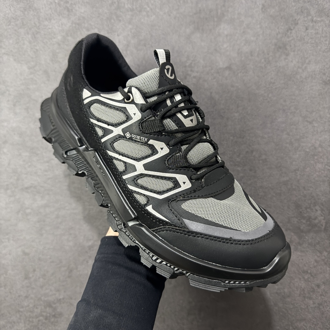 图片[3]-【公司级】Ecco爱步 BIOM2.2 TRAIL系列舒适圆头系带防水低帮徒步鞋 ECCO以三大核心特征为依托：北欧设计风格、鞋履制作、积极的生活方式。北欧设计风格：北欧设计特点是独特、有格调、实用和简约，并且品质优良。鞋履制作：ECCO钟爱鞋履制作以及一切与鞋履制作相关的事物。积极的生活方式：ECCO的创始人希望制作出的鞋履无需磨合，即可完美贴合脚型，帮助人们享受行走的乐趣。ECCO的成功源自其产品质量和创新的技术水平，恪守“鞋遵循双足”的设计理念，将的舒适度和风格融为一体。ECCO跑遍全世界寻找创新的原料。从制革制鞋一体化的设置，源头上控制皮革质量，确保对人体无害。 尺码：38 39 40 41 42 43 44 （皮鞋码）-选品中心