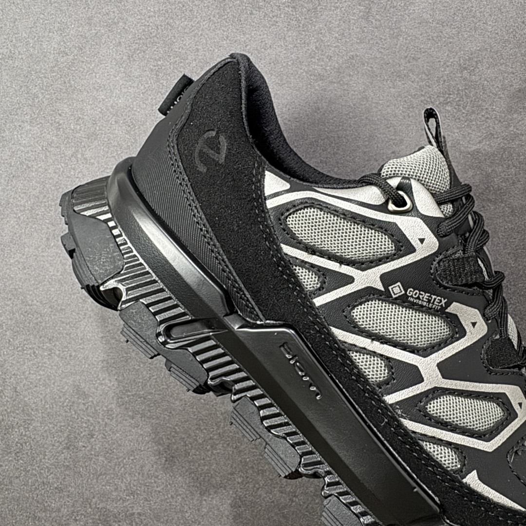 图片[6]-【公司级】Ecco爱步 BIOM2.2 TRAIL系列舒适圆头系带防水低帮徒步鞋 ECCO以三大核心特征为依托：北欧设计风格、鞋履制作、积极的生活方式。北欧设计风格：北欧设计特点是独特、有格调、实用和简约，并且品质优良。鞋履制作：ECCO钟爱鞋履制作以及一切与鞋履制作相关的事物。积极的生活方式：ECCO的创始人希望制作出的鞋履无需磨合，即可完美贴合脚型，帮助人们享受行走的乐趣。ECCO的成功源自其产品质量和创新的技术水平，恪守“鞋遵循双足”的设计理念，将的舒适度和风格融为一体。ECCO跑遍全世界寻找创新的原料。从制革制鞋一体化的设置，源头上控制皮革质量，确保对人体无害。 尺码：38 39 40 41 42 43 44 （皮鞋码）-选品中心