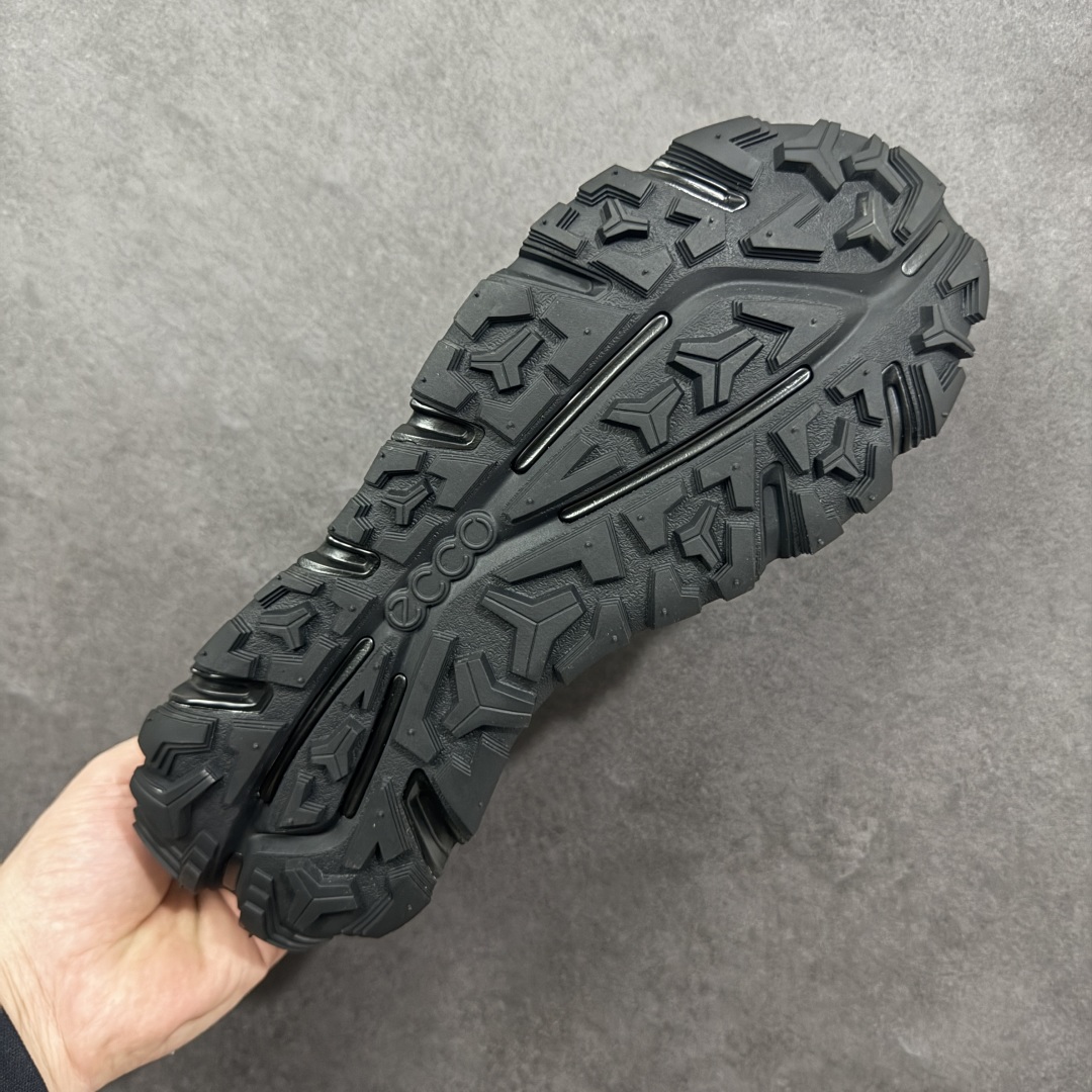 图片[9]-【公司级】Ecco爱步 BIOM2.2 TRAIL系列舒适圆头系带防水低帮徒步鞋 ECCO以三大核心特征为依托：北欧设计风格、鞋履制作、积极的生活方式。北欧设计风格：北欧设计特点是独特、有格调、实用和简约，并且品质优良。鞋履制作：ECCO钟爱鞋履制作以及一切与鞋履制作相关的事物。积极的生活方式：ECCO的创始人希望制作出的鞋履无需磨合，即可完美贴合脚型，帮助人们享受行走的乐趣。ECCO的成功源自其产品质量和创新的技术水平，恪守“鞋遵循双足”的设计理念，将的舒适度和风格融为一体。ECCO跑遍全世界寻找创新的原料。从制革制鞋一体化的设置，源头上控制皮革质量，确保对人体无害。 尺码：38 39 40 41 42 43 44 （皮鞋码）-选品中心