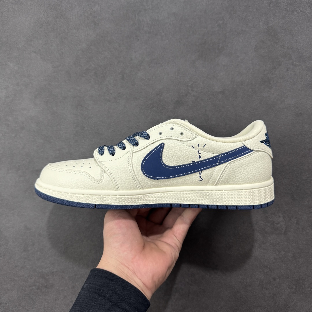 图片[2]-【定制版】时尚元素x Jordan Air Jordan Low 倒勾 “哆啦A梦-联名\’\’，低帮休闲运动板鞋 经典蓝白配色，融合了Travis Scott 独特的潮流风格，个性的设计风格以及Jordan品牌的经典元素 使其成为一双具有独特身份和价值的鞋子 清新而立体的外观加上联名标识更突出了其独特身份 独有配色方案显示出活力和时尚感 在视觉冲击的同时 鞋身的质感和细腻的细节处理使其显得高端而格调十足 这款“倒钩”联名是设计与创意完美结合 融合多方的个性风格是一款备受瞩目的潮流鞋款 定制鞋盒 大厂纯原品质 货号：XB1979-015 尺码：36 36.5 37 38 38.5 39 40 40.5 41 42 42.5 43 44 44.5 45 编码：CCB310320-选品中心