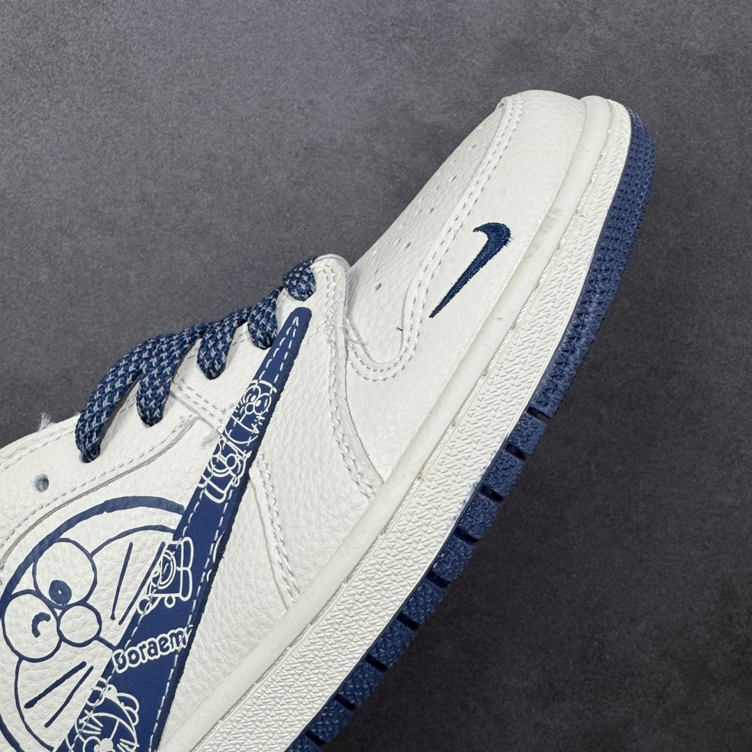 图片[5]-【定制版】时尚元素x Jordan Air Jordan Low 倒勾 “哆啦A梦-联名\’\’，低帮休闲运动板鞋 经典蓝白配色，融合了Travis Scott 独特的潮流风格，个性的设计风格以及Jordan品牌的经典元素 使其成为一双具有独特身份和价值的鞋子 清新而立体的外观加上联名标识更突出了其独特身份 独有配色方案显示出活力和时尚感 在视觉冲击的同时 鞋身的质感和细腻的细节处理使其显得高端而格调十足 这款“倒钩”联名是设计与创意完美结合 融合多方的个性风格是一款备受瞩目的潮流鞋款 定制鞋盒 大厂纯原品质 货号：XB1979-015 尺码：36 36.5 37 38 38.5 39 40 40.5 41 42 42.5 43 44 44.5 45 编码：CCB310320-选品中心