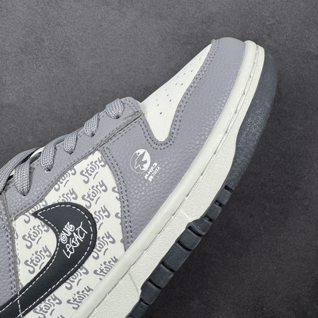 图片[5]-【定制版】Nike SB Dunk Low“斯图西联名——白灰” 高端定制 低帮休闲板鞋 定制鞋盒 顶级夜光效果 Ortholite鞋垫透气防臭 大厂纯原品质出货 超高清洁度 皮料切割干净无任何毛边 细节完美 货号：YF9511-909 尺码：36 36.5 37.5 38 38.5 39 40 40.5 41 42 42.5 43 44 44.5 45 编码：HXSB330340-选品中心