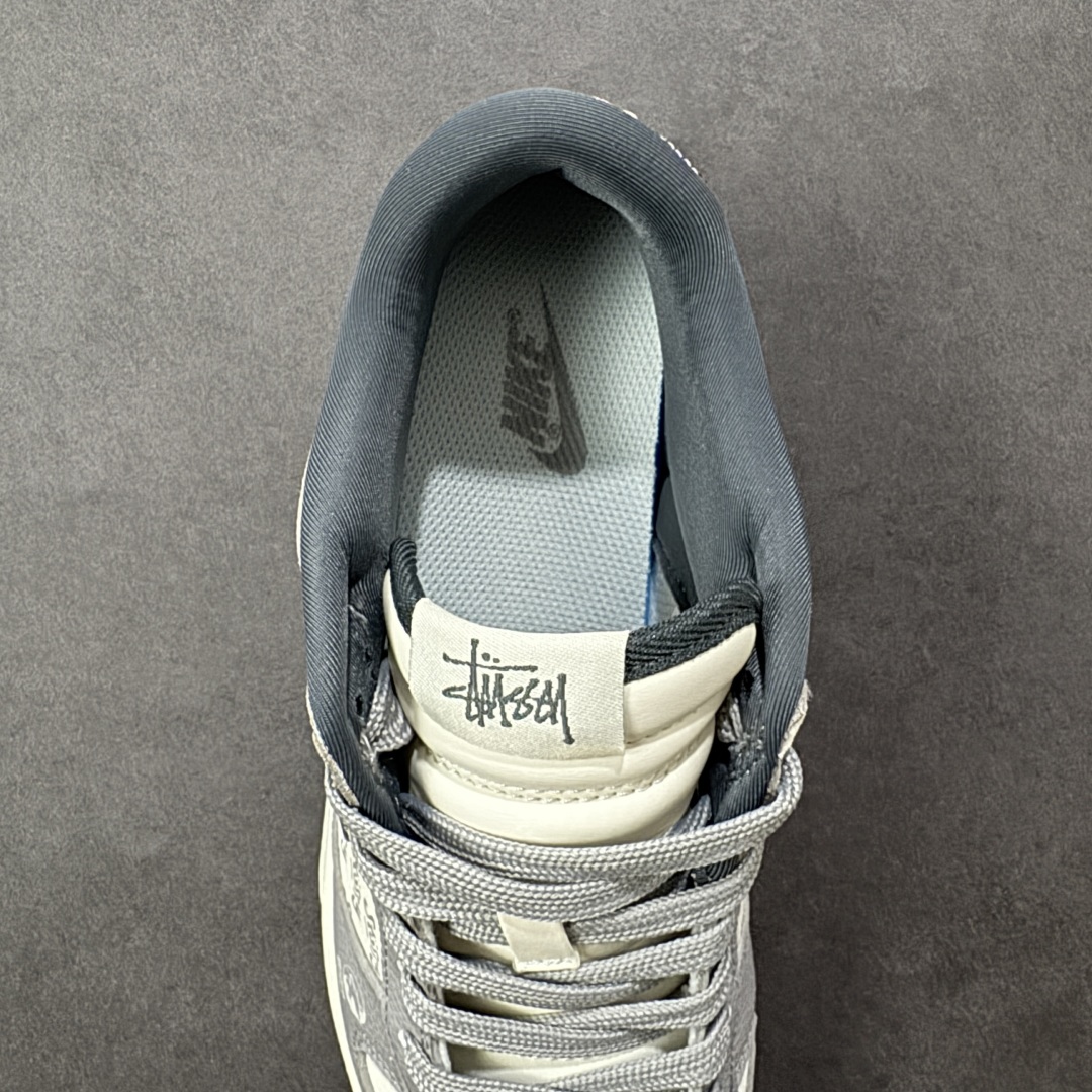 图片[7]-【定制版】Nike SB Dunk Low“斯图西联名——白灰” 高端定制 低帮休闲板鞋 定制鞋盒 顶级夜光效果 Ortholite鞋垫透气防臭 大厂纯原品质出货 超高清洁度 皮料切割干净无任何毛边 细节完美 货号：YF9511-909 尺码：36 36.5 37.5 38 38.5 39 40 40.5 41 42 42.5 43 44 44.5 45 编码：HXSB330340-选品中心