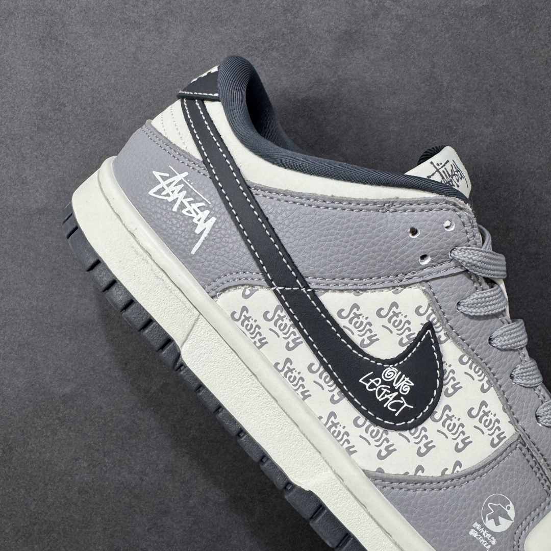 图片[6]-【定制版】Nike SB Dunk Low“斯图西联名——白灰” 高端定制 低帮休闲板鞋 定制鞋盒 顶级夜光效果 Ortholite鞋垫透气防臭 大厂纯原品质出货 超高清洁度 皮料切割干净无任何毛边 细节完美 货号：YF9511-909 尺码：36 36.5 37.5 38 38.5 39 40 40.5 41 42 42.5 43 44 44.5 45 编码：HXSB330340-选品中心