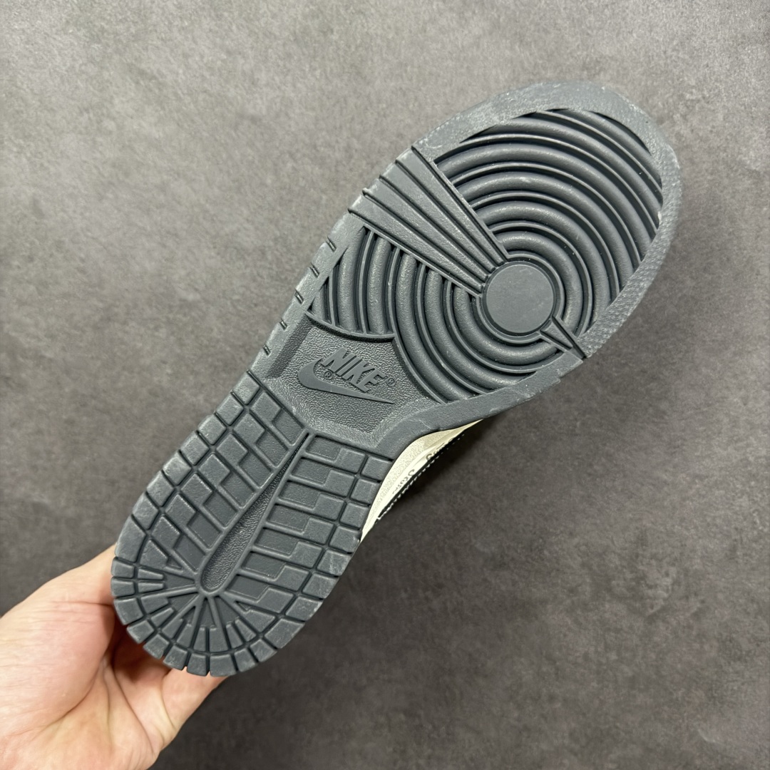 图片[9]-【定制版】Nike SB Dunk Low“斯图西联名——白灰” 高端定制 低帮休闲板鞋 定制鞋盒 顶级夜光效果 Ortholite鞋垫透气防臭 大厂纯原品质出货 超高清洁度 皮料切割干净无任何毛边 细节完美 货号：YF9511-909 尺码：36 36.5 37.5 38 38.5 39 40 40.5 41 42 42.5 43 44 44.5 45 编码：HXSB330340-选品中心