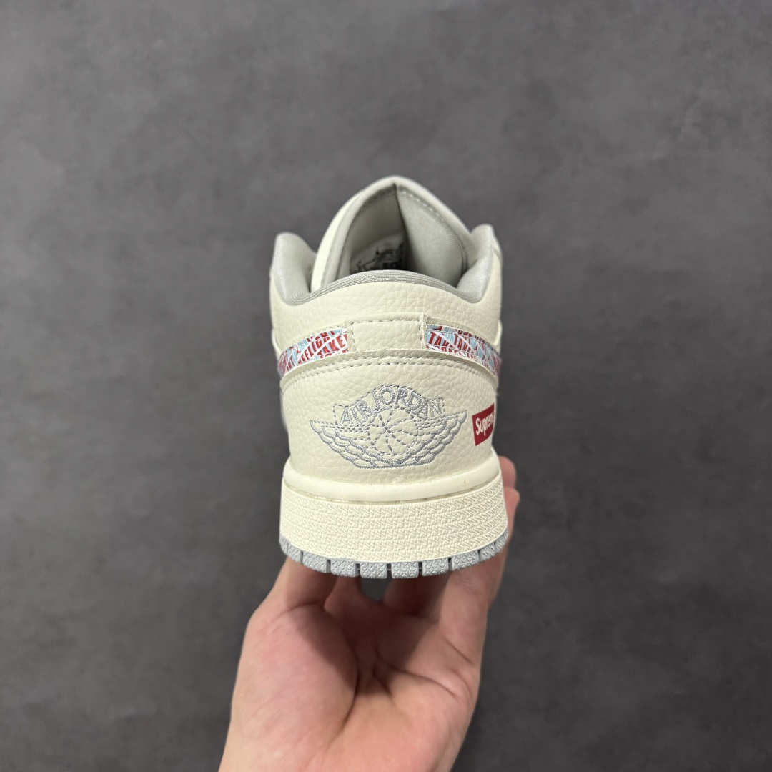 图片[4]-【定制版】Nike Jordan Air Jordan 1“Supreme联名——米白彩勾” 高端定制 低帮 复古 减震 防滑 耐磨 篮球鞋 定制鞋盒 大厂纯原品质出货 超高清洁度 皮料切割干净无任何毛边 细节完美 货号：LR8888-014 尺码：36 36.5 37.5 38 38.5 39 40 40.5 41 42 42.5 43 44 44.5 45 编码：HXSB330340-选品中心