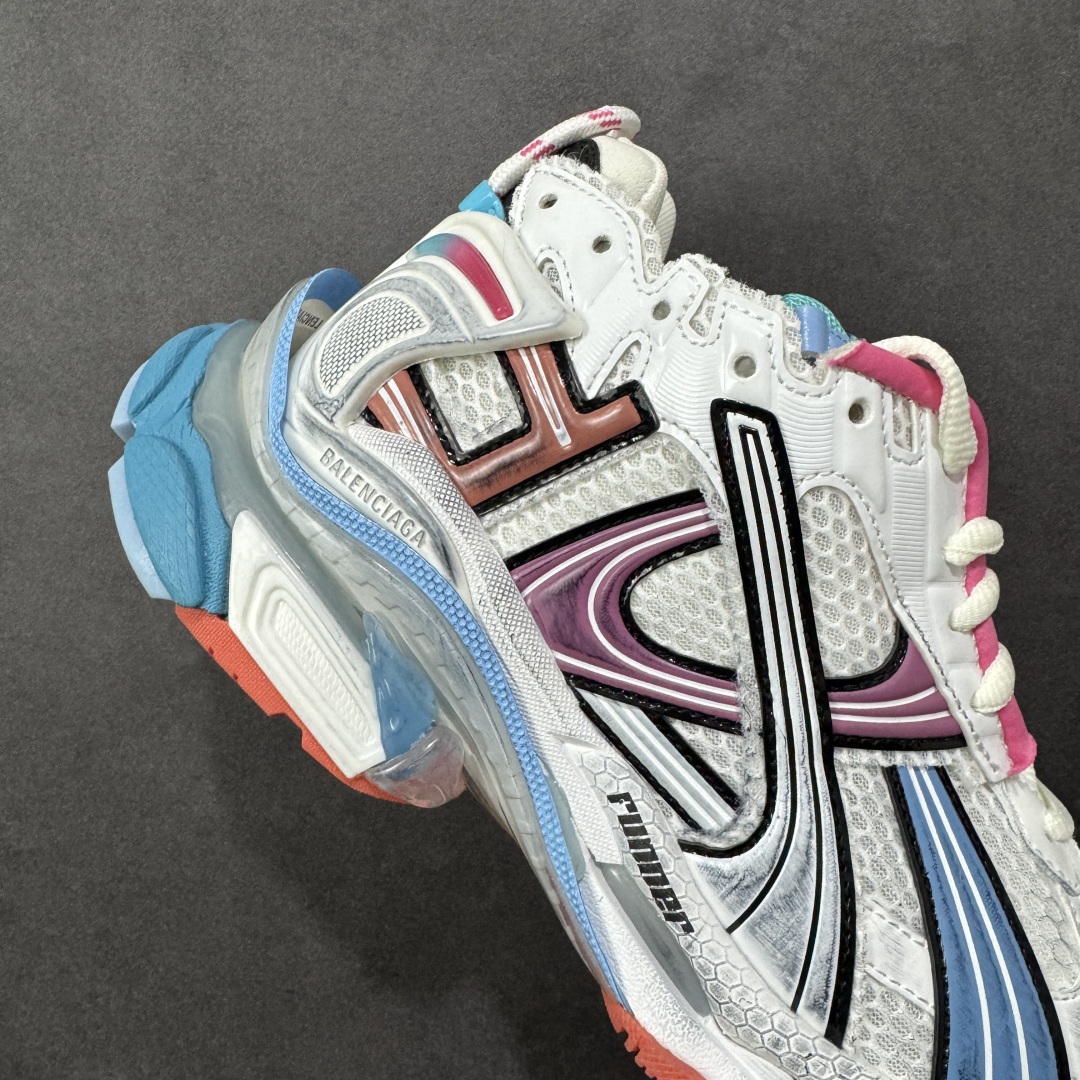 图片[6]-【Good纯原福利】Balenciaga Runner 巴黎世家七代复古老爹鞋 原市场5-600的货 顶级大厂出品 份量十足 售前售后保障到底 可退换 工厂白菜价清库存 价格相当给力 强推💪🏻 #全套原纸板楦头开发 #原盒原配 正确字体电绣 粗细、位置、大小正确 侧边TPU 透气孔匹配意产原版 #正确气垫分离大底 TPU软底 #原版一致大底LOGO 立体感十足 #原厂皮料水洗做旧 原厂纱网 外底正面压印BB标识 由176块饰片拼接而成的铰接式鞋面 侧面配金属质感网眼布 内面配有额外金属光泽饰件 包含1副鞋带和1副备用鞋带 后帮配有拉环鞋提 动态鞋底设计 为双脚带来后续的助力 尺码：35 36 37 38 39 40 41 42 43 44 45-选品中心