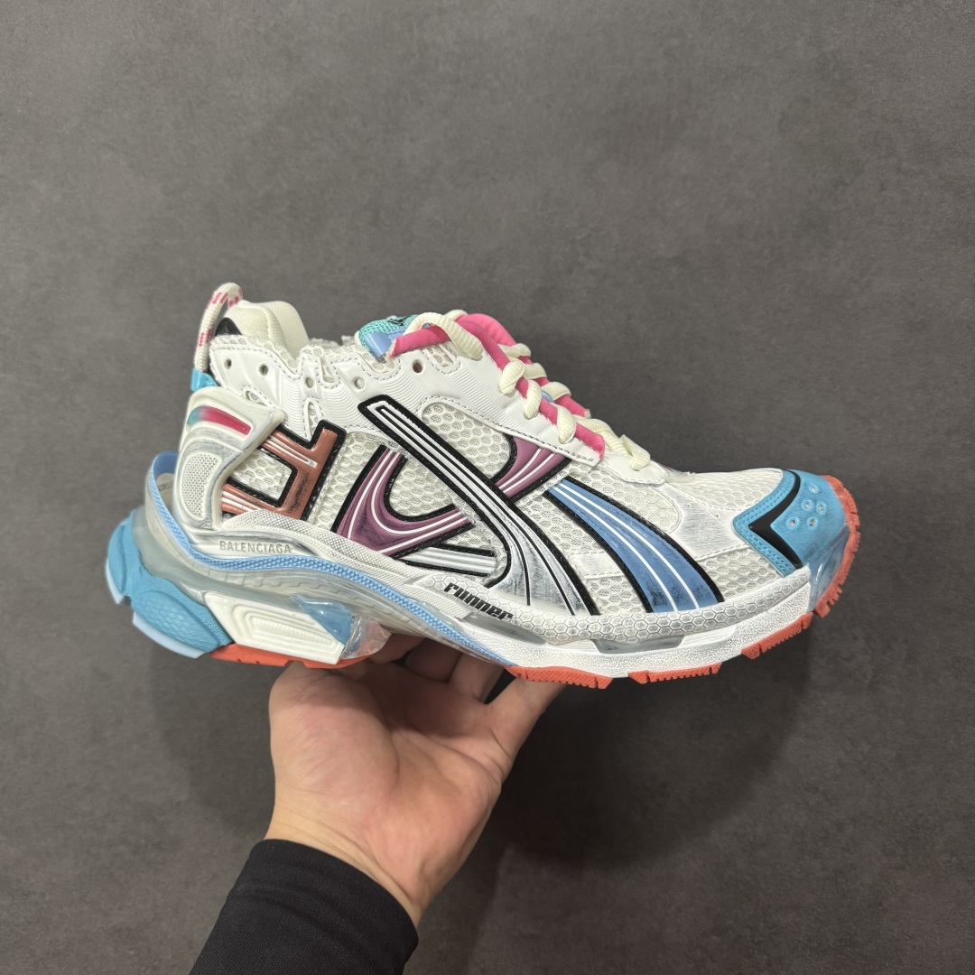 【Good纯原福利】Balenciaga Runner 巴黎世家七代复古老爹鞋 原市场5-600的货 顶级大厂出品 份量十足 售前售后保障到底 可退换 工厂白菜价清库存 价格相当给力 强推💪🏻 #全套原纸板楦头开发 #原盒原配 正确字体电绣 粗细、位置、大小正确 侧边TPU 透气孔匹配意产原版 #正确气垫分离大底 TPU软底 #原版一致大底LOGO 立体感十足 #原厂皮料水洗做旧 原厂纱网 外底正面压印BB标识 由176块饰片拼接而成的铰接式鞋面 侧面配金属质感网眼布 内面配有额外金属光泽饰件 包含1副鞋带和1副备用鞋带 后帮配有拉环鞋提 动态鞋底设计 为双脚带来后续的助力 尺码：35 36 37 38 39 40 41 42 43 44 45-选品中心