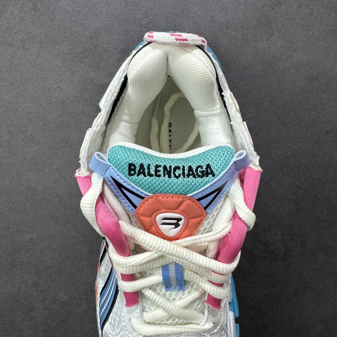 图片[7]-【Good纯原福利】Balenciaga Runner 巴黎世家七代复古老爹鞋 原市场5-600的货 顶级大厂出品 份量十足 售前售后保障到底 可退换 工厂白菜价清库存 价格相当给力 强推💪🏻 #全套原纸板楦头开发 #原盒原配 正确字体电绣 粗细、位置、大小正确 侧边TPU 透气孔匹配意产原版 #正确气垫分离大底 TPU软底 #原版一致大底LOGO 立体感十足 #原厂皮料水洗做旧 原厂纱网 外底正面压印BB标识 由176块饰片拼接而成的铰接式鞋面 侧面配金属质感网眼布 内面配有额外金属光泽饰件 包含1副鞋带和1副备用鞋带 后帮配有拉环鞋提 动态鞋底设计 为双脚带来后续的助力 尺码：35 36 37 38 39 40 41 42 43 44 45-选品中心