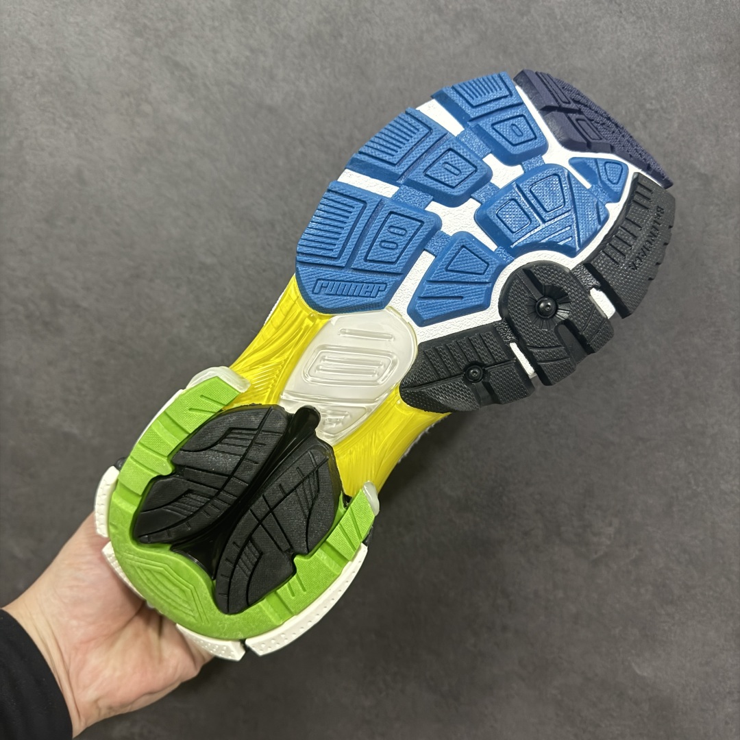 图片[9]-【Good纯原福利】Balenciaga Runner 巴黎世家七代复古老爹鞋 原市场5-600的货 顶级大厂出品 份量十足 售前售后保障到底 可退换 工厂白菜价清库存 价格相当给力 强推💪🏻 #全套原纸板楦头开发 #原盒原配 正确字体电绣 粗细、位置、大小正确 侧边TPU 透气孔匹配意产原版 #正确气垫分离大底 TPU软底 #原版一致大底LOGO 立体感十足 #原厂皮料水洗做旧 原厂纱网 外底正面压印BB标识 由176块饰片拼接而成的铰接式鞋面 侧面配金属质感网眼布 内面配有额外金属光泽饰件 包含1副鞋带和1副备用鞋带 后帮配有拉环鞋提 动态鞋底设计 为双脚带来后续的助力 尺码：35 36 37 38 39 40 41 42 43 44 45-选品中心