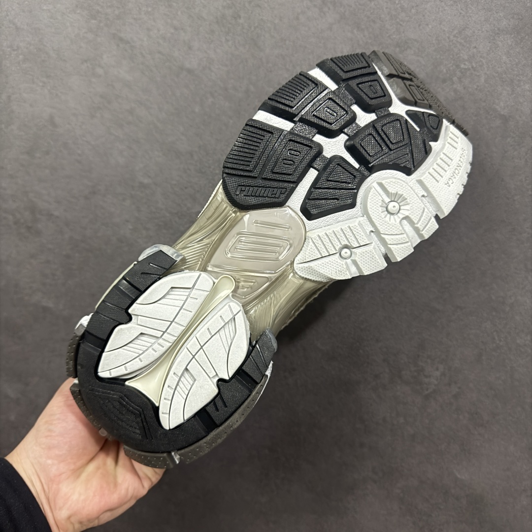 图片[9]-【Good纯原福利】Balenciaga Runner 巴黎世家七代复古老爹鞋 原市场5-600的货 顶级大厂出品 份量十足 售前售后保障到底 可退换 工厂白菜价清库存 价格相当给力 强推💪🏻 #全套原纸板楦头开发 #原盒原配 正确字体电绣 粗细、位置、大小正确 侧边TPU 透气孔匹配意产原版 #正确气垫分离大底 TPU软底 #原版一致大底LOGO 立体感十足 #原厂皮料水洗做旧 原厂纱网 外底正面压印BB标识 由176块饰片拼接而成的铰接式鞋面 侧面配金属质感网眼布 内面配有额外金属光泽饰件 包含1副鞋带和1副备用鞋带 后帮配有拉环鞋提 动态鞋底设计 为双脚带来后续的助力 尺码：35 36 37 38 39 40 41 42 43 44 45-选品中心