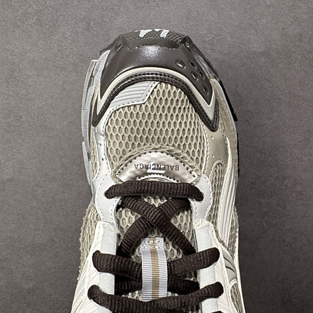 图片[8]-【Good纯原福利】Balenciaga Runner 巴黎世家七代复古老爹鞋 原市场5-600的货 顶级大厂出品 份量十足 售前售后保障到底 可退换 工厂白菜价清库存 价格相当给力 强推💪🏻 #全套原纸板楦头开发 #原盒原配 正确字体电绣 粗细、位置、大小正确 侧边TPU 透气孔匹配意产原版 #正确气垫分离大底 TPU软底 #原版一致大底LOGO 立体感十足 #原厂皮料水洗做旧 原厂纱网 外底正面压印BB标识 由176块饰片拼接而成的铰接式鞋面 侧面配金属质感网眼布 内面配有额外金属光泽饰件 包含1副鞋带和1副备用鞋带 后帮配有拉环鞋提 动态鞋底设计 为双脚带来后续的助力 尺码：35 36 37 38 39 40 41 42 43 44 45-选品中心