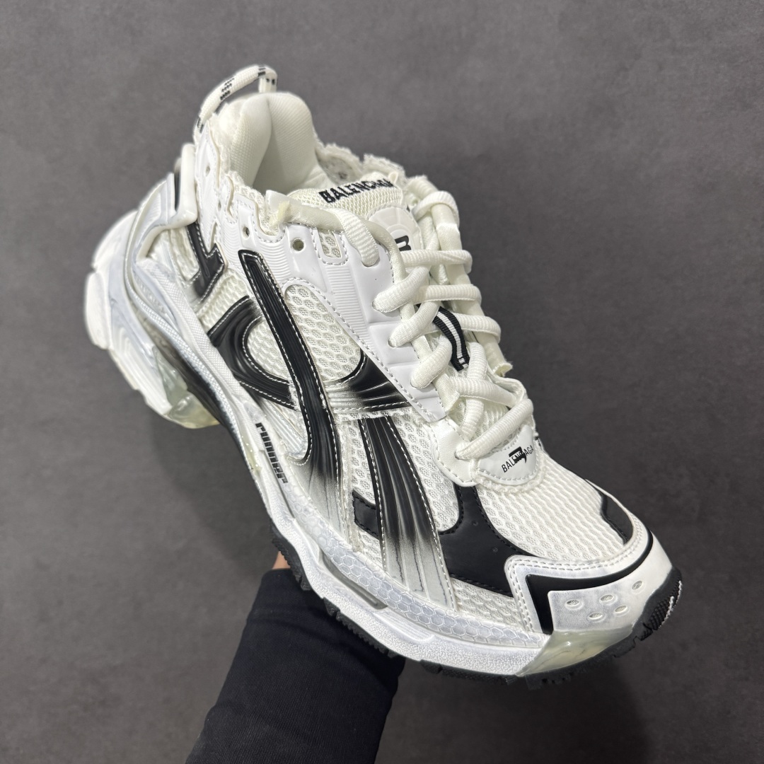 图片[3]-【Good纯原福利】Balenciaga Runner 巴黎世家七代复古老爹鞋 原市场5-600的货 顶级大厂出品 份量十足 售前售后保障到底 可退换 工厂白菜价清库存 价格相当给力 强推💪🏻 #全套原纸板楦头开发 #原盒原配 正确字体电绣 粗细、位置、大小正确 侧边TPU 透气孔匹配意产原版 #正确气垫分离大底 TPU软底 #原版一致大底LOGO 立体感十足 #原厂皮料水洗做旧 原厂纱网 外底正面压印BB标识 由176块饰片拼接而成的铰接式鞋面 侧面配金属质感网眼布 内面配有额外金属光泽饰件 包含1副鞋带和1副备用鞋带 后帮配有拉环鞋提 动态鞋底设计 为双脚带来后续的助力 尺码：35 36 37 38 39 40 41 42 43 44 45-选品中心