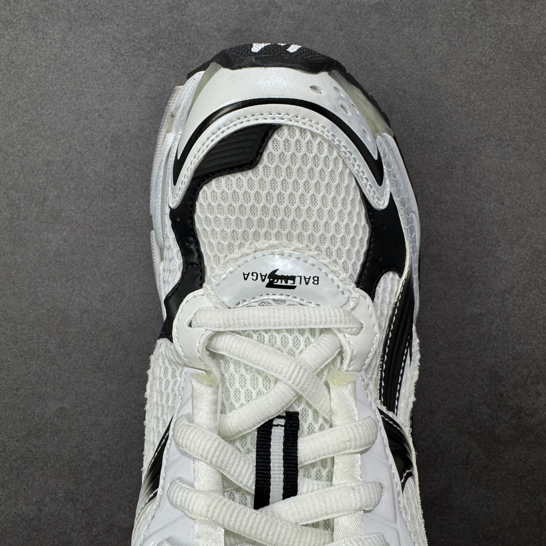 图片[8]-【Good纯原福利】Balenciaga Runner 巴黎世家七代复古老爹鞋 原市场5-600的货 顶级大厂出品 份量十足 售前售后保障到底 可退换 工厂白菜价清库存 价格相当给力 强推💪🏻 #全套原纸板楦头开发 #原盒原配 正确字体电绣 粗细、位置、大小正确 侧边TPU 透气孔匹配意产原版 #正确气垫分离大底 TPU软底 #原版一致大底LOGO 立体感十足 #原厂皮料水洗做旧 原厂纱网 外底正面压印BB标识 由176块饰片拼接而成的铰接式鞋面 侧面配金属质感网眼布 内面配有额外金属光泽饰件 包含1副鞋带和1副备用鞋带 后帮配有拉环鞋提 动态鞋底设计 为双脚带来后续的助力 尺码：35 36 37 38 39 40 41 42 43 44 45-选品中心