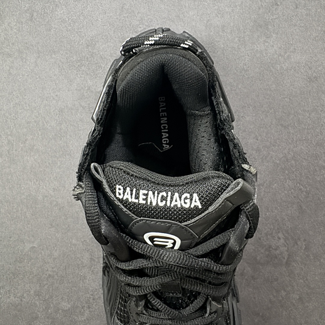 图片[7]-【Good纯原福利】Balenciaga Runner 巴黎世家七代复古老爹鞋 原市场5-600的货 顶级大厂出品 份量十足 售前售后保障到底 可退换 工厂白菜价清库存 价格相当给力 强推💪🏻 #全套原纸板楦头开发 #原盒原配 正确字体电绣 粗细、位置、大小正确 侧边TPU 透气孔匹配意产原版 #正确气垫分离大底 TPU软底 #原版一致大底LOGO 立体感十足 #原厂皮料水洗做旧 原厂纱网 外底正面压印BB标识 由176块饰片拼接而成的铰接式鞋面 侧面配金属质感网眼布 内面配有额外金属光泽饰件 包含1副鞋带和1副备用鞋带 后帮配有拉环鞋提 动态鞋底设计 为双脚带来后续的助力 尺码：35 36 37 38 39 40 41 42 43 44 45-选品中心