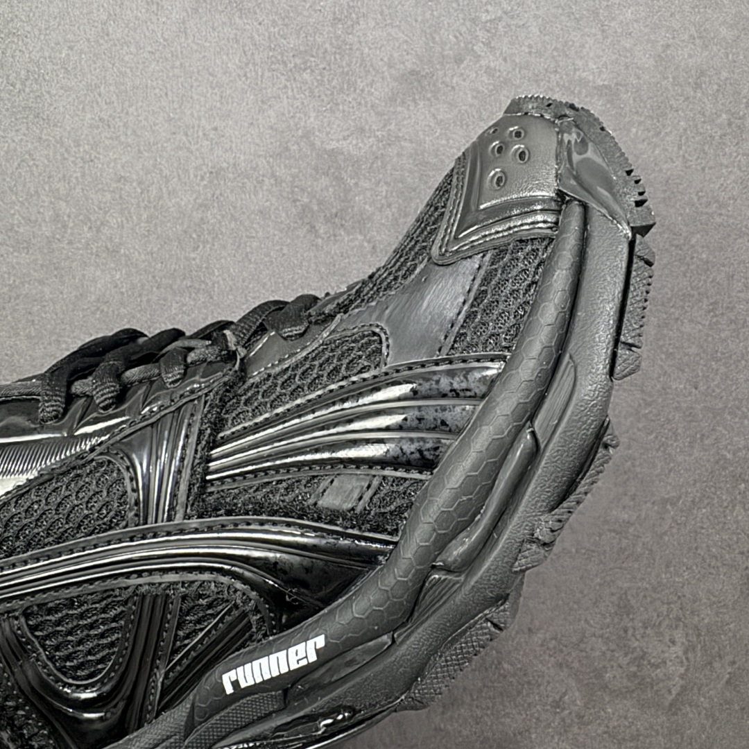 图片[5]-【Good纯原福利】Balenciaga Runner 巴黎世家七代复古老爹鞋 原市场5-600的货 顶级大厂出品 份量十足 售前售后保障到底 可退换 工厂白菜价清库存 价格相当给力 强推💪🏻 #全套原纸板楦头开发 #原盒原配 正确字体电绣 粗细、位置、大小正确 侧边TPU 透气孔匹配意产原版 #正确气垫分离大底 TPU软底 #原版一致大底LOGO 立体感十足 #原厂皮料水洗做旧 原厂纱网 外底正面压印BB标识 由176块饰片拼接而成的铰接式鞋面 侧面配金属质感网眼布 内面配有额外金属光泽饰件 包含1副鞋带和1副备用鞋带 后帮配有拉环鞋提 动态鞋底设计 为双脚带来后续的助力 尺码：35 36 37 38 39 40 41 42 43 44 45-选品中心