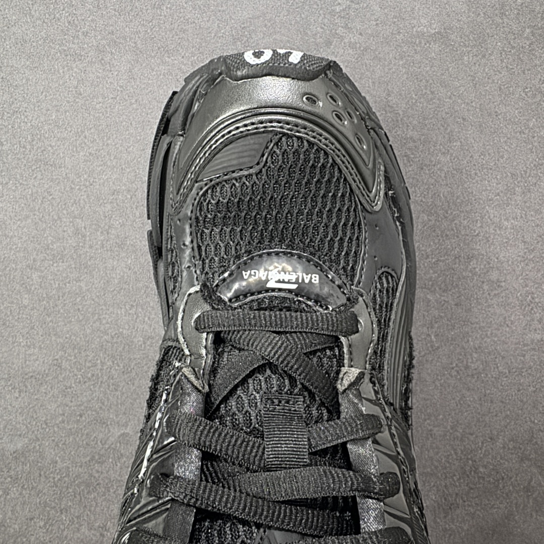 图片[8]-【Good纯原福利】Balenciaga Runner 巴黎世家七代复古老爹鞋 原市场5-600的货 顶级大厂出品 份量十足 售前售后保障到底 可退换 工厂白菜价清库存 价格相当给力 强推💪🏻 #全套原纸板楦头开发 #原盒原配 正确字体电绣 粗细、位置、大小正确 侧边TPU 透气孔匹配意产原版 #正确气垫分离大底 TPU软底 #原版一致大底LOGO 立体感十足 #原厂皮料水洗做旧 原厂纱网 外底正面压印BB标识 由176块饰片拼接而成的铰接式鞋面 侧面配金属质感网眼布 内面配有额外金属光泽饰件 包含1副鞋带和1副备用鞋带 后帮配有拉环鞋提 动态鞋底设计 为双脚带来后续的助力 尺码：35 36 37 38 39 40 41 42 43 44 45-选品中心