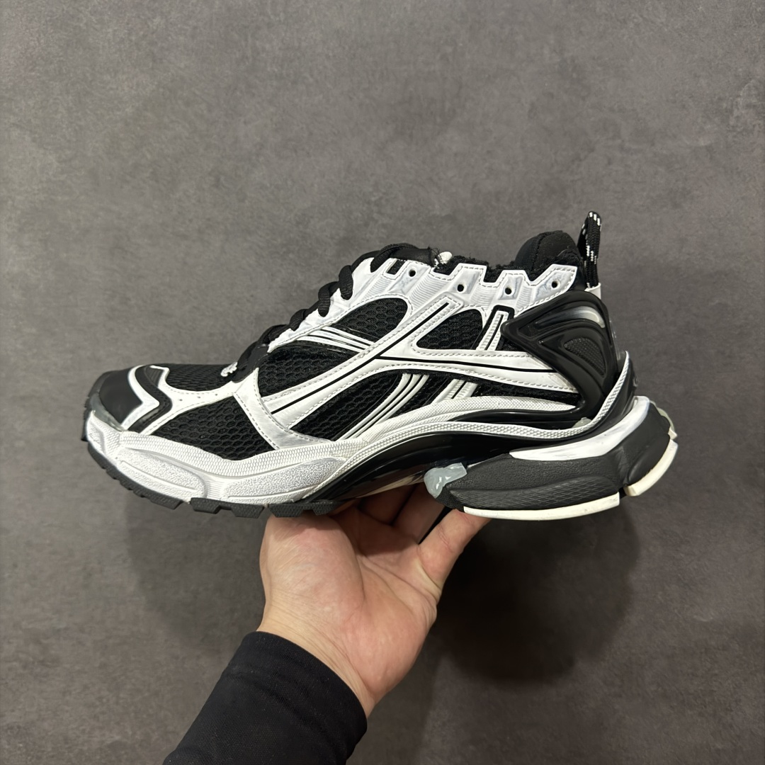 图片[2]-【Good纯原福利】Balenciaga Runner 巴黎世家七代复古老爹鞋 原市场5-600的货 顶级大厂出品 份量十足 售前售后保障到底 可退换 工厂白菜价清库存 价格相当给力 强推💪🏻 #全套原纸板楦头开发 #原盒原配 正确字体电绣 粗细、位置、大小正确 侧边TPU 透气孔匹配意产原版 #正确气垫分离大底 TPU软底 #原版一致大底LOGO 立体感十足 #原厂皮料水洗做旧 原厂纱网 外底正面压印BB标识 由176块饰片拼接而成的铰接式鞋面 侧面配金属质感网眼布 内面配有额外金属光泽饰件 包含1副鞋带和1副备用鞋带 后帮配有拉环鞋提 动态鞋底设计 为双脚带来后续的助力 尺码：35 36 37 38 39 40 41 42 43 44 45-选品中心