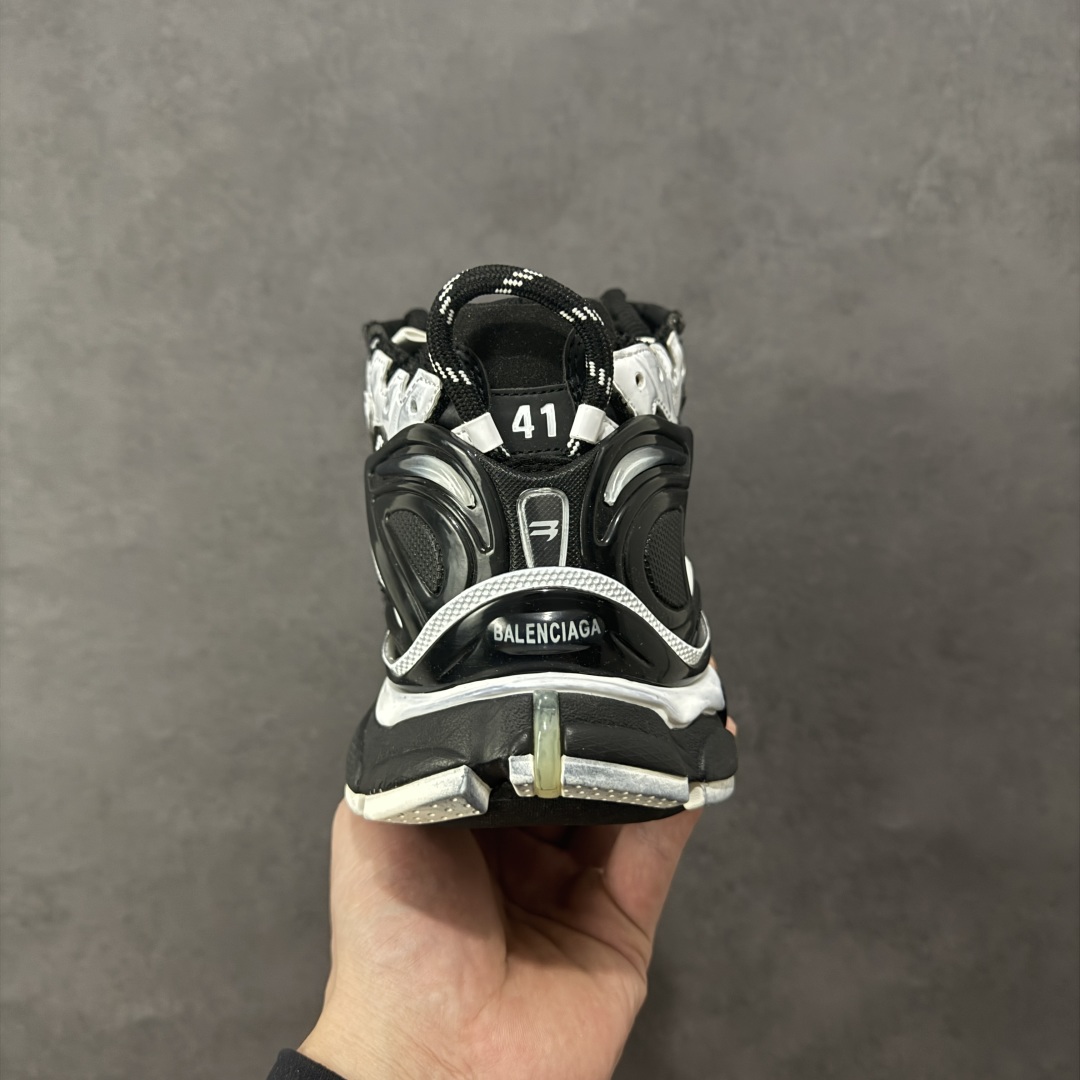 图片[4]-【Good纯原福利】Balenciaga Runner 巴黎世家七代复古老爹鞋 原市场5-600的货 顶级大厂出品 份量十足 售前售后保障到底 可退换 工厂白菜价清库存 价格相当给力 强推💪🏻 #全套原纸板楦头开发 #原盒原配 正确字体电绣 粗细、位置、大小正确 侧边TPU 透气孔匹配意产原版 #正确气垫分离大底 TPU软底 #原版一致大底LOGO 立体感十足 #原厂皮料水洗做旧 原厂纱网 外底正面压印BB标识 由176块饰片拼接而成的铰接式鞋面 侧面配金属质感网眼布 内面配有额外金属光泽饰件 包含1副鞋带和1副备用鞋带 后帮配有拉环鞋提 动态鞋底设计 为双脚带来后续的助力 尺码：35 36 37 38 39 40 41 42 43 44 45-选品中心