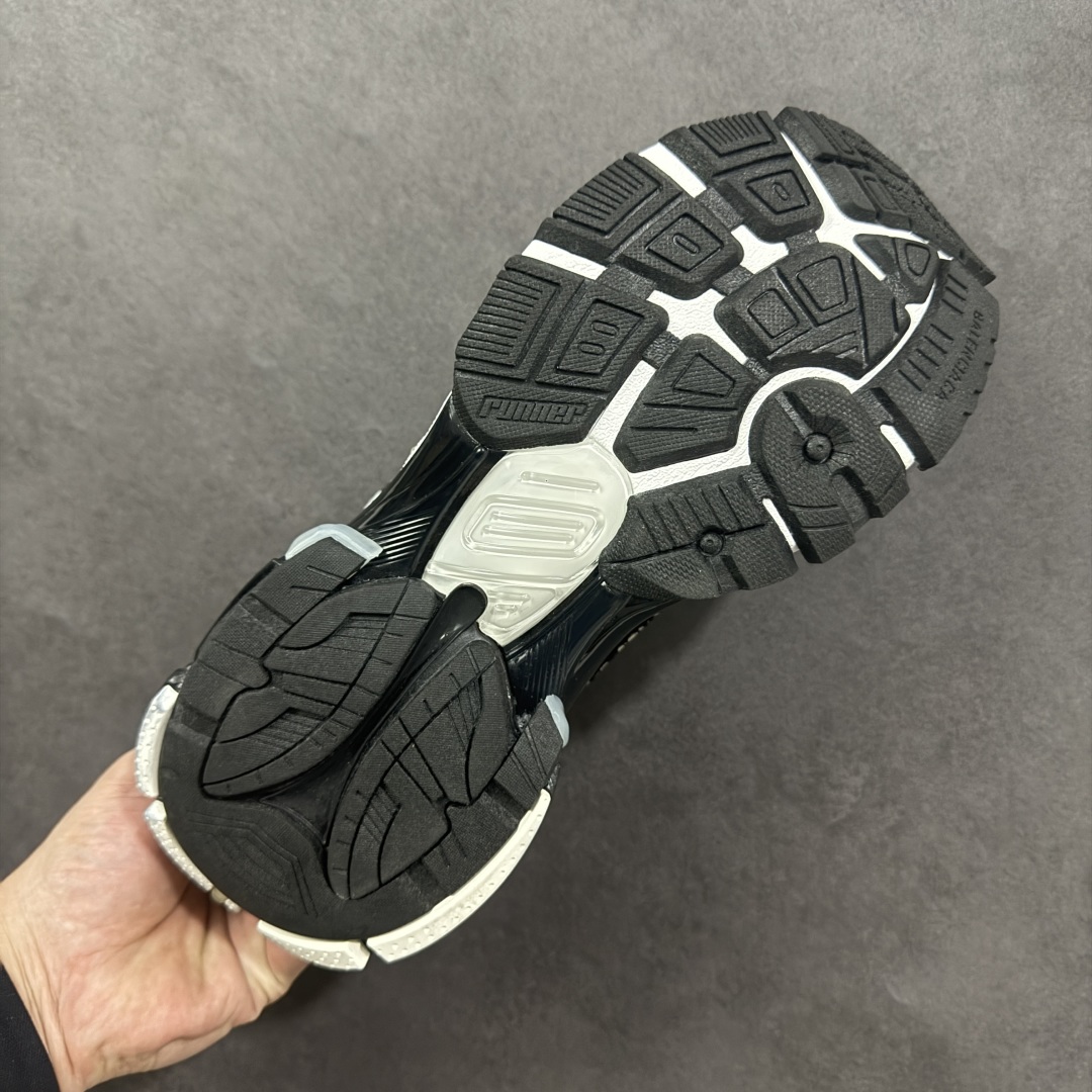 图片[9]-【Good纯原福利】Balenciaga Runner 巴黎世家七代复古老爹鞋 原市场5-600的货 顶级大厂出品 份量十足 售前售后保障到底 可退换 工厂白菜价清库存 价格相当给力 强推💪🏻 #全套原纸板楦头开发 #原盒原配 正确字体电绣 粗细、位置、大小正确 侧边TPU 透气孔匹配意产原版 #正确气垫分离大底 TPU软底 #原版一致大底LOGO 立体感十足 #原厂皮料水洗做旧 原厂纱网 外底正面压印BB标识 由176块饰片拼接而成的铰接式鞋面 侧面配金属质感网眼布 内面配有额外金属光泽饰件 包含1副鞋带和1副备用鞋带 后帮配有拉环鞋提 动态鞋底设计 为双脚带来后续的助力 尺码：35 36 37 38 39 40 41 42 43 44 45-选品中心