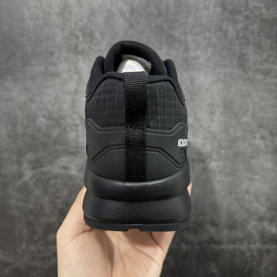 图片[4]-【升级版】可隆KOLON SPORT Skyler 2 舒适柔软 防水支撑轻便回弹 低帮 徒步鞋 黑色 脚感软到像踩云朵☁️—鞋面柔软贴合脚型，走石子路也不硌脚；防滑V黄金大底纹路深似锯齿，泥地、陡坡都稳稳拿捏，下雨天也不怕打滑。黑色耐脏又百搭，日常穿去上班是低调质感，进山徒步是可靠装备，从城市到山野，一双鞋承包所有 “出走计划” 尺码：39-45-选品中心