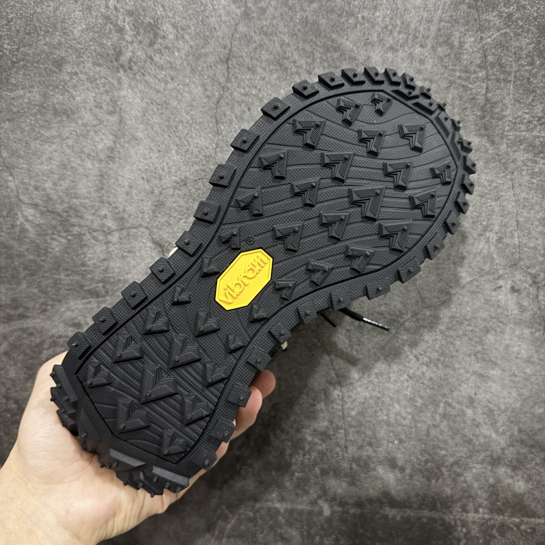 图片[9]-【绿x纯原】可隆KOLON SPORT LITCAMP MEGA 时尚舒适 低帮 户外防水功能鞋 男女同款 防水支撑轻便回弹 低帮徒步鞋 广东纯原大厂出品 纯原版本👏 脚感软到像踩云朵☁️—鞋面柔软贴合脚型 走石子路也不硌脚 防滑V黄金大底纹路深似锯齿，泥地、陡坡都稳稳拿捏 下雨天也不怕打滑 黑色耐脏又百搭 日常穿去上班是低调质感 进山徒步是可靠装备，从城市到山野，一双鞋承包所有 “出走计划” 尺码：36.5-46-选品中心