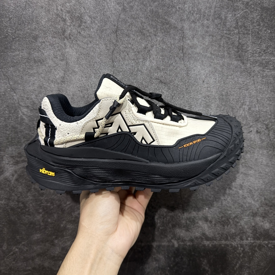 【绿x纯原】可隆KOLON SPORT LITCAMP MEGA 时尚舒适 低帮 户外防水功能鞋 男女同款 防水支撑轻便回弹 低帮徒步鞋 广东纯原大厂出品 纯原版本👏 脚感软到像踩云朵☁️—鞋面柔软贴合脚型 走石子路也不硌脚 防滑V黄金大底纹路深似锯齿，泥地、陡坡都稳稳拿捏 下雨天也不怕打滑 黑色耐脏又百搭 日常穿去上班是低调质感 进山徒步是可靠装备，从城市到山野，一双鞋承包所有 “出走计划” 尺码：36.5-46-选品中心