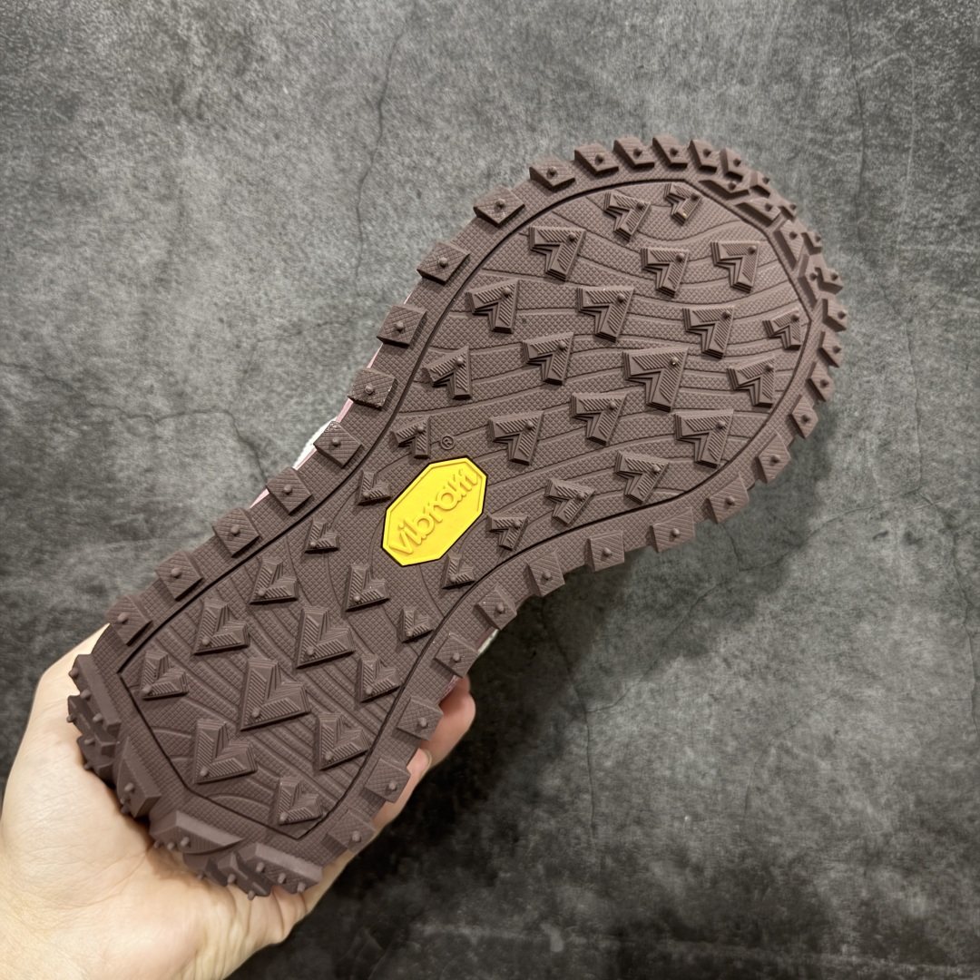 图片[9]-【绿x纯原】可隆KOLON SPORT LITCAMP MEGA 时尚舒适 低帮 户外防水功能鞋 男女同款 防水支撑轻便回弹 低帮徒步鞋 广东纯原大厂出品 纯原版本👏 脚感软到像踩云朵☁️—鞋面柔软贴合脚型 走石子路也不硌脚 防滑V黄金大底纹路深似锯齿，泥地、陡坡都稳稳拿捏 下雨天也不怕打滑 黑色耐脏又百搭 日常穿去上班是低调质感 进山徒步是可靠装备，从城市到山野，一双鞋承包所有 “出走计划” 尺码：36.5-46-选品中心