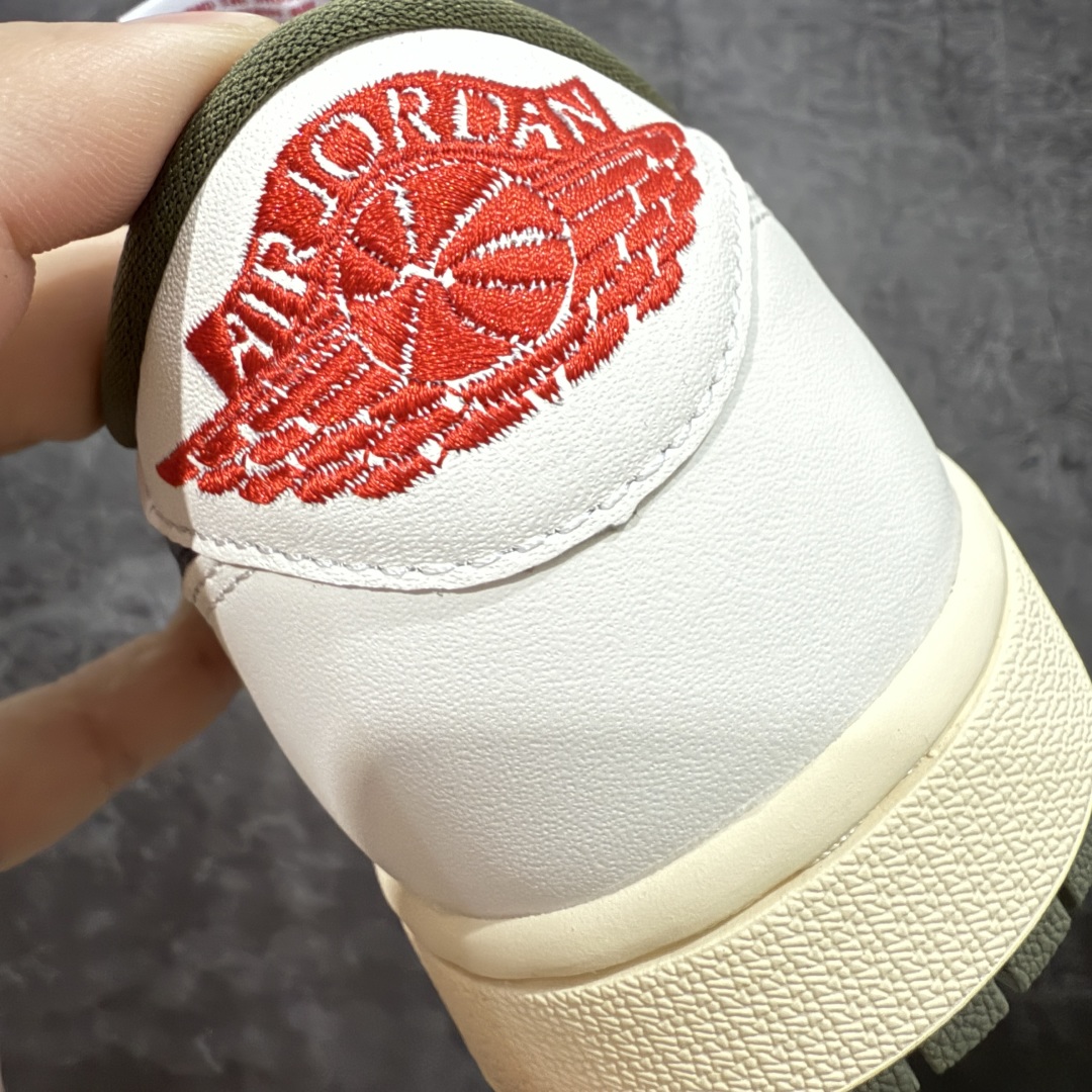 图片[9]-【原厂版】Air Jordan 1 x Travis Scott AJ1 x TS联名绿黑倒钩低帮 DM7866-200 超级强悍品质 可对比市场各大纯原版本 专业aj大厂出品 对细节的把控毋庸置疑 材料也是用最接近原鞋的头层皮料 所有地方都没有做到减配 原厂鞋楦打造完美鞋型 整体鞋型以及后跟做的弧度做的非常好 鞋带为原厂打蜡鞋带 粗细程度同步原鞋 裁片清洁度到位 无明显瑕疵毛边 免修产品 正确针车 该重针 该有尖角的地方都有做到 鞋价格非常香 转手可闭眼卖高价 到手各位就知道货有多好 绝对秒杀一切同价格货品 尺码：36-47.5-选品中心