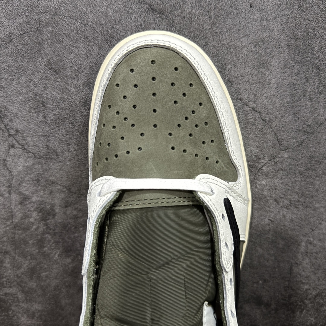 图片[5]-【原厂版】Air Jordan 1 x Travis Scott AJ1 x TS联名绿黑倒钩低帮 DM7866-200 超级强悍品质 可对比市场各大纯原版本 专业aj大厂出品 对细节的把控毋庸置疑 材料也是用最接近原鞋的头层皮料 所有地方都没有做到减配 原厂鞋楦打造完美鞋型 整体鞋型以及后跟做的弧度做的非常好 鞋带为原厂打蜡鞋带 粗细程度同步原鞋 裁片清洁度到位 无明显瑕疵毛边 免修产品 正确针车 该重针 该有尖角的地方都有做到 鞋价格非常香 转手可闭眼卖高价 到手各位就知道货有多好 绝对秒杀一切同价格货品 尺码：36-47.5-选品中心