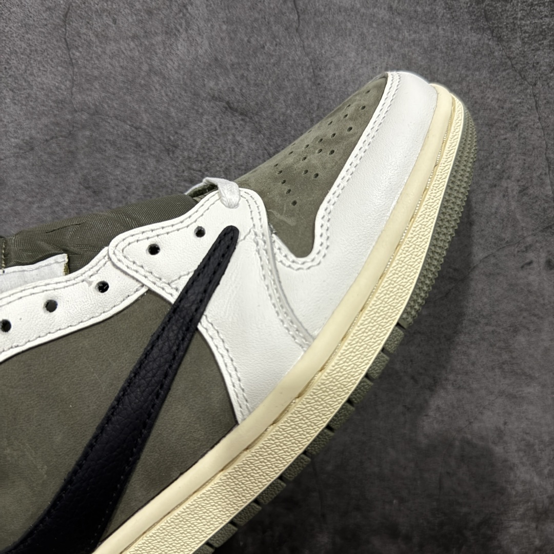 图片[6]-【原厂版】Air Jordan 1 x Travis Scott AJ1 x TS联名绿黑倒钩低帮 DM7866-200 超级强悍品质 可对比市场各大纯原版本 专业aj大厂出品 对细节的把控毋庸置疑 材料也是用最接近原鞋的头层皮料 所有地方都没有做到减配 原厂鞋楦打造完美鞋型 整体鞋型以及后跟做的弧度做的非常好 鞋带为原厂打蜡鞋带 粗细程度同步原鞋 裁片清洁度到位 无明显瑕疵毛边 免修产品 正确针车 该重针 该有尖角的地方都有做到 鞋价格非常香 转手可闭眼卖高价 到手各位就知道货有多好 绝对秒杀一切同价格货品 尺码：36-47.5-选品中心