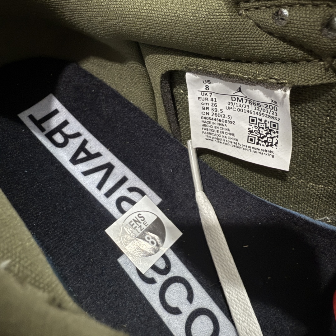 图片[6]-【原厂版】Air Jordan 1 x Travis Scott AJ1 x TS联名绿黑倒钩低帮 DM7866-200 超级强悍品质 可对比市场各大纯原版本 专业aj大厂出品 对细节的把控毋庸置疑 材料也是用最接近原鞋的头层皮料 所有地方都没有做到减配 原厂鞋楦打造完美鞋型 整体鞋型以及后跟做的弧度做的非常好 鞋带为原厂打蜡鞋带 粗细程度同步原鞋 裁片清洁度到位 无明显瑕疵毛边 免修产品 正确针车 该重针 该有尖角的地方都有做到 鞋价格非常香 转手可闭眼卖高价 到手各位就知道货有多好 绝对秒杀一切同价格货品 尺码：36-47.5-选品中心