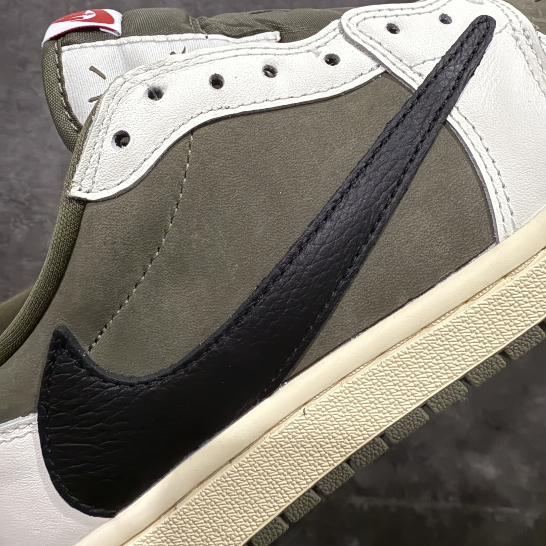 图片[2]-【原厂版】Air Jordan 1 x Travis Scott AJ1 x TS联名绿黑倒钩低帮 DM7866-200 超级强悍品质 可对比市场各大纯原版本 专业aj大厂出品 对细节的把控毋庸置疑 材料也是用最接近原鞋的头层皮料 所有地方都没有做到减配 原厂鞋楦打造完美鞋型 整体鞋型以及后跟做的弧度做的非常好 鞋带为原厂打蜡鞋带 粗细程度同步原鞋 裁片清洁度到位 无明显瑕疵毛边 免修产品 正确针车 该重针 该有尖角的地方都有做到 鞋价格非常香 转手可闭眼卖高价 到手各位就知道货有多好 绝对秒杀一切同价格货品 尺码：36-47.5-选品中心