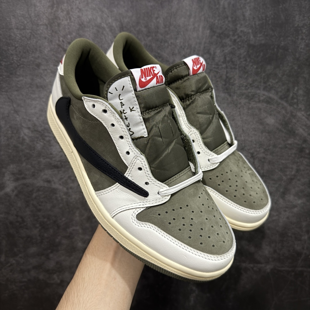 【原厂版】Air Jordan 1 x Travis Scott AJ1 x TS联名绿黑倒钩低帮 DM7866-200 超级强悍品质 可对比市场各大纯原版本 专业aj大厂出品 对细节的把控毋庸置疑 材料也是用最接近原鞋的头层皮料 所有地方都没有做到减配 原厂鞋楦打造完美鞋型 整体鞋型以及后跟做的弧度做的非常好 鞋带为原厂打蜡鞋带 粗细程度同步原鞋 裁片清洁度到位 无明显瑕疵毛边 免修产品 正确针车 该重针 该有尖角的地方都有做到 鞋价格非常香 转手可闭眼卖高价 到手各位就知道货有多好 绝对秒杀一切同价格货品 尺码：36-47.5-选品中心