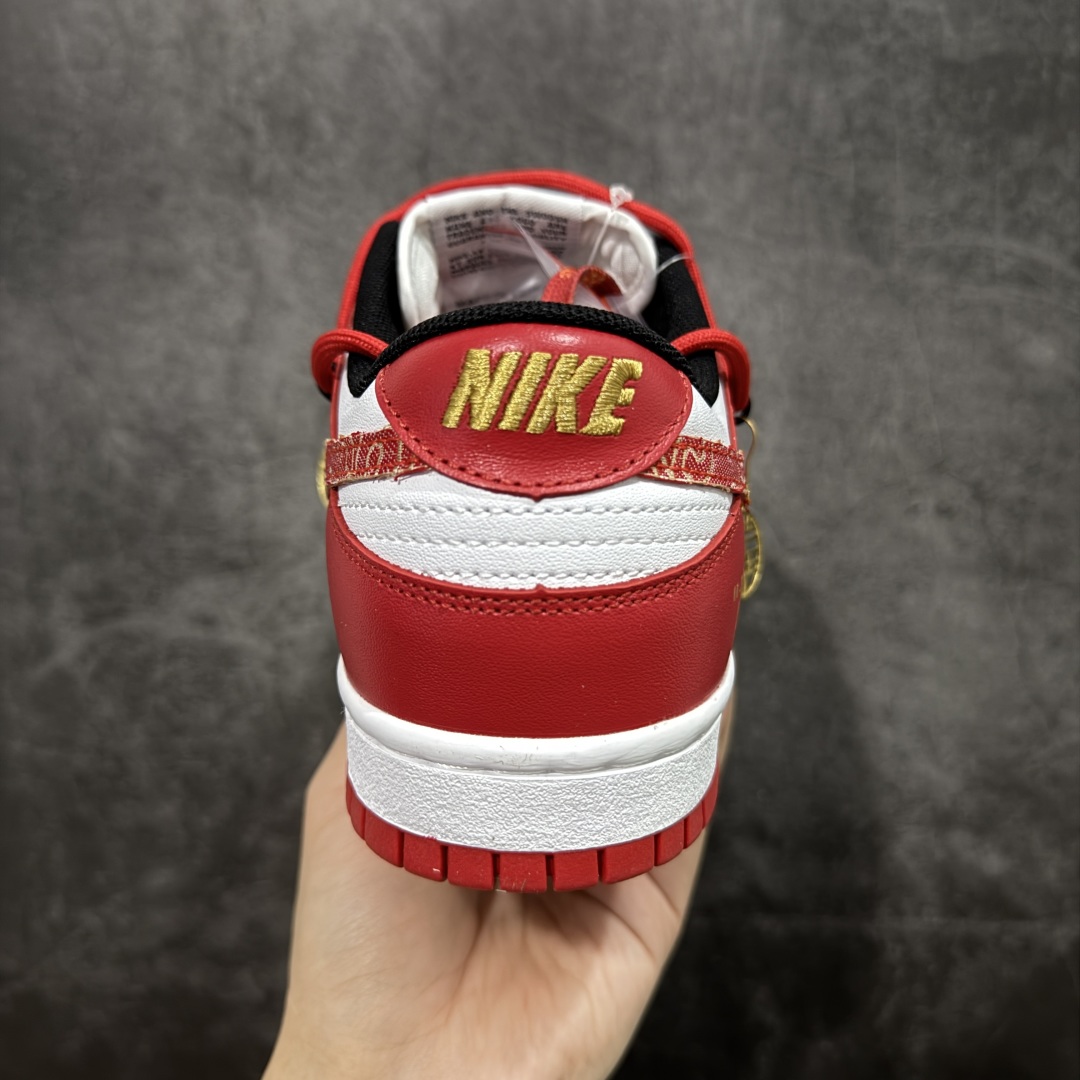 图片[4]-【纯原K版】Nk Dunk Low 定制系列 婚鞋系列 定制dunk 中国风-龙凤呈祥 喜庆婚鞋 #款鞋设计灵感来源于中式婚礼的凤冠披霞。搭配丝绸质感刺绣布料、写意手绘左龙右凤、丝质鞋带以及喜字珍珠挂件，红金配色代表了喜庆、吉祥，以此呈现出中式婚礼的华贵、庄重、雅致。鞋面金属挂件均可拆卸，同时满足婚庆及日常可循环穿搭需求。 货号：FD9762-061 尺码：36 36.5 37.5 38 38.5 39 40 40.5 41 42 42.5 43 44 45-选品中心