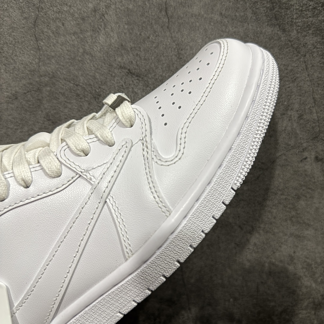 图片[6]-【GX纯原版】Travis Scott x Air Jordan AJ1 Low OG SP TS联名倒钩低帮 亲友限定 纯白 TD1228-111 目前市场最强版本 品质非常顶 知名大厂出品 纯原第一梯队版本 产品品控稳定性领先行业 各方面均可对飙市面通货版 SZ原厂全套原楦原纸板冲刀磨具开发 原厂皮料加持 原厂港宝加持定型后跟R度完美 同源原厂电绣 鬼脸飞翼针数密度立体效果一致 百分百一致原鞋 原厂拉帮工艺 针距密度一致 后跟弧度收口自然不对折 极致一眼正品既视感 进口玻璃冲刀皮料裁剪零毛边 全鞋电脑针车工艺 品控清洁度最高QC检验标准 免检产品 原厂订购鞋盒、鞋标、防尘纸、鞋撑、鞋带 追求极致的原厂味道 尺码：35.5-48.5-选品中心