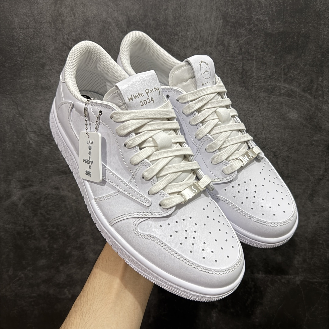 【GX纯原版】Travis Scott x Air Jordan AJ1 Low OG SP TS联名倒钩低帮 亲友限定 纯白 TD1228-111 目前市场最强版本 品质非常顶 知名大厂出品 纯原第一梯队版本 产品品控稳定性领先行业 各方面均可对飙市面通货版 SZ原厂全套原楦原纸板冲刀磨具开发 原厂皮料加持 原厂港宝加持定型后跟R度完美 同源原厂电绣 鬼脸飞翼针数密度立体效果一致 百分百一致原鞋 原厂拉帮工艺 针距密度一致 后跟弧度收口自然不对折 极致一眼正品既视感 进口玻璃冲刀皮料裁剪零毛边 全鞋电脑针车工艺 品控清洁度最高QC检验标准 免检产品 原厂订购鞋盒、鞋标、防尘纸、鞋撑、鞋带 追求极致的原厂味道 尺码:35.5-48.5-选品中心