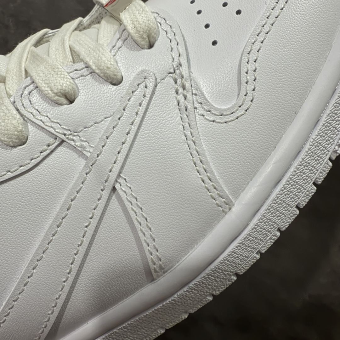 图片[4]-【GX纯原版】Travis Scott x Air Jordan AJ1 Low OG SP TS联名倒钩低帮 亲友限定 纯白 TD1228-111 目前市场最强版本 品质非常顶 知名大厂出品 纯原第一梯队版本 产品品控稳定性领先行业 各方面均可对飙市面通货版 SZ原厂全套原楦原纸板冲刀磨具开发 原厂皮料加持 原厂港宝加持定型后跟R度完美 同源原厂电绣 鬼脸飞翼针数密度立体效果一致 百分百一致原鞋 原厂拉帮工艺 针距密度一致 后跟弧度收口自然不对折 极致一眼正品既视感 进口玻璃冲刀皮料裁剪零毛边 全鞋电脑针车工艺 品控清洁度最高QC检验标准 免检产品 原厂订购鞋盒、鞋标、防尘纸、鞋撑、鞋带 追求极致的原厂味道 尺码：35.5-48.5-选品中心