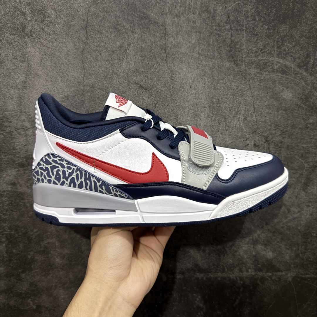 【黑金版本】Air Jordan Legacy AJ312 Low 低帮复古篮球鞋 白蓝红爆裂纹CD9054-164 市场独一档产物 全套原纸板楦头开发 原厂大底磨具加持立体防滑纹理 原档数据后跟TPU子母扣魔术贴 原装可视Air Sole气垫 原汁原味最完美的312代版型 唯一正确鞋头趴度弧度高度鞋身腰线 进口港宝加持 后跟自然饱满 全鞋荧光划线卡点 追求极致完美 每一双都是工艺品 多重QC质检 超越公司货的品控标准 实实在在的免检产品 鞋身采用了皮革材质打造 横跨鞋面的魔术贴十分吸睛 侧面的Swoosh Logo的一部分被鞋面遮挡了一部分 颇具玩味 魔术贴上标有NK标识 而鞋舌上是Jordan的经典红色飞翼Logo 后跟和鞋底均采用了AJ3的设计 后跟上同样也使用了经典的爆裂纹图案 尺码：36-47.5-选品中心