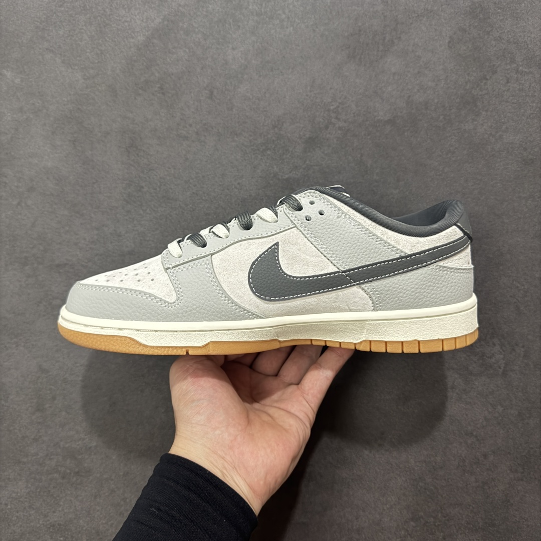 图片[2]-【定制版】Nike SB Dunk Low 联名 石墨灰 高端定制 低帮休闲板鞋 SG6688-006  #定制鞋盒 大厂纯原品质出货 超高清洁度 高级麂皮 皮料切割干净无任何毛边 细节完美   尺码：36 36.5 37.5 38 38.5 39 40 40.5 41 42 42.5 43 44 44.5 45 编码：HXSB330340-选品中心