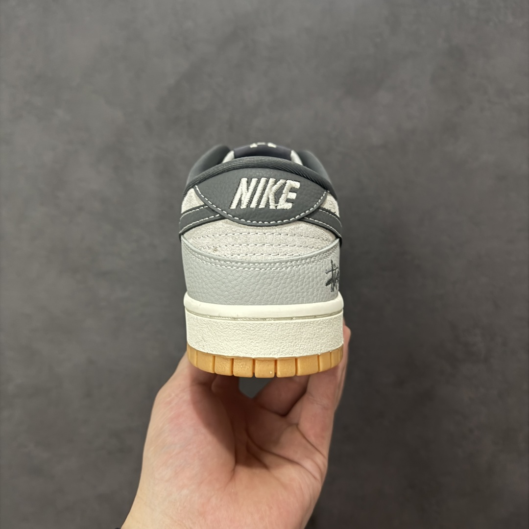 图片[4]-【定制版】Nike SB Dunk Low 联名 石墨灰 高端定制 低帮休闲板鞋 SG6688-006  #定制鞋盒 大厂纯原品质出货 超高清洁度 高级麂皮 皮料切割干净无任何毛边 细节完美   尺码：36 36.5 37.5 38 38.5 39 40 40.5 41 42 42.5 43 44 44.5 45 编码：HXSB330340-选品中心