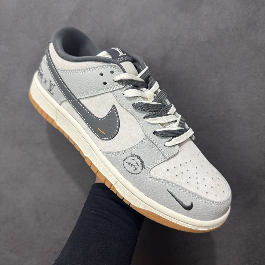 图片[3]-【定制版】Nike SB Dunk Low 联名 石墨灰 高端定制 低帮休闲板鞋 SG6688-006  #定制鞋盒 大厂纯原品质出货 超高清洁度 高级麂皮 皮料切割干净无任何毛边 细节完美   尺码：36 36.5 37.5 38 38.5 39 40 40.5 41 42 42.5 43 44 44.5 45 编码：HXSB330340-选品中心