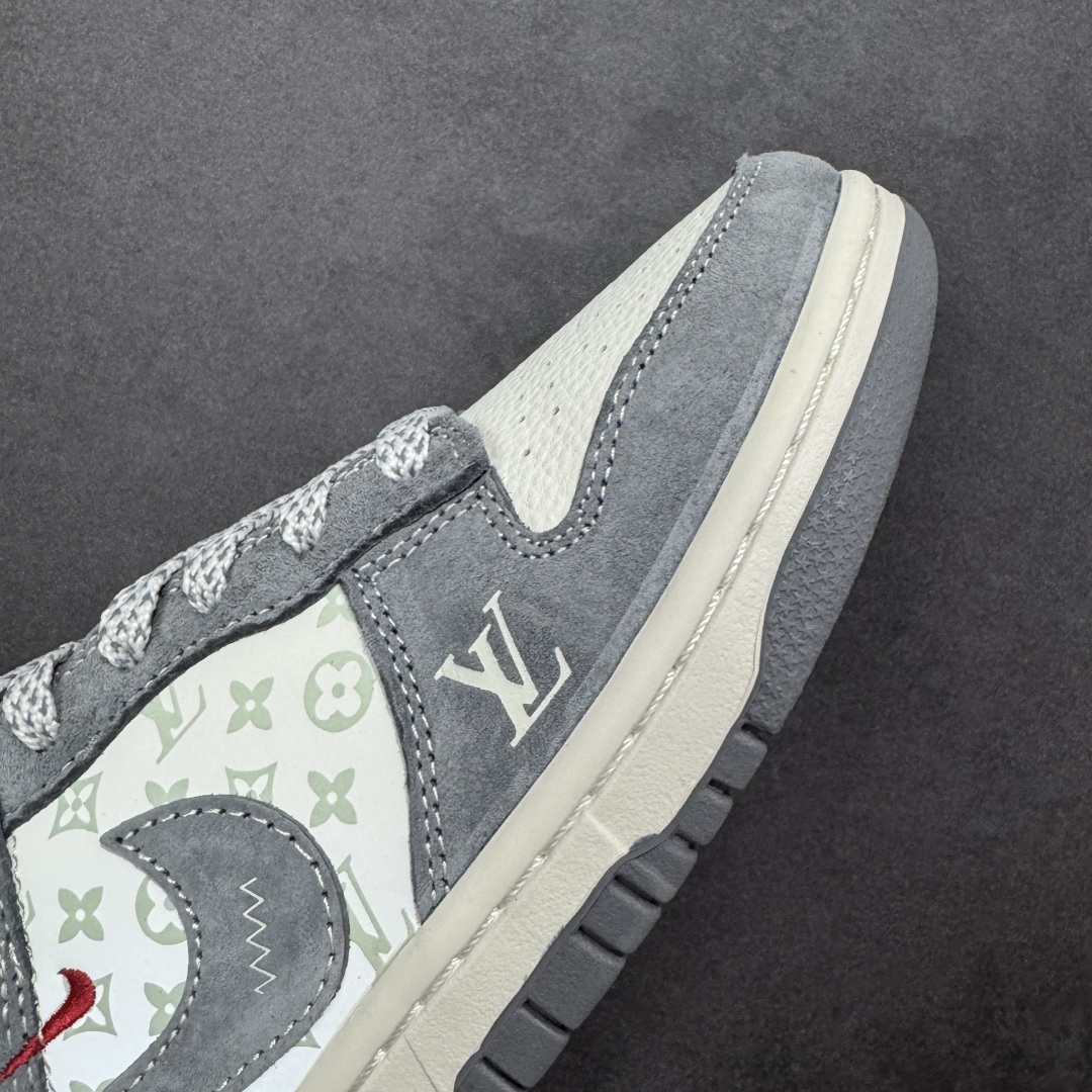 图片[5]-【定制版】Nike SB Dunk Low“LV联名——灰猪八红标” 周年高端定制 低帮休闲板鞋 定制鞋盒 大厂纯原品质出货 超高清洁度 皮料切割干净无任何毛边 细节完美 货号：CX5050-Y13 尺码：36 36.5 37.5 38 38.5 39 40 40.5 41 42 42.5 43 44 44.5 45 编码：HXSB330340-选品中心