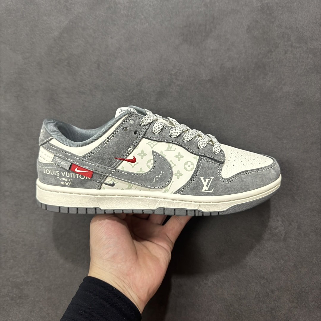 【定制版】Nike SB Dunk Low“LV联名——灰猪八红标” 周年高端定制 低帮休闲板鞋 定制鞋盒 大厂纯原品质出货 超高清洁度 皮料切割干净无任何毛边 细节完美 货号：CX5050-Y13 尺码：36 36.5 37.5 38 38.5 39 40 40.5 41 42 42.5 43 44 44.5 45 编码：HXSB330340-选品中心