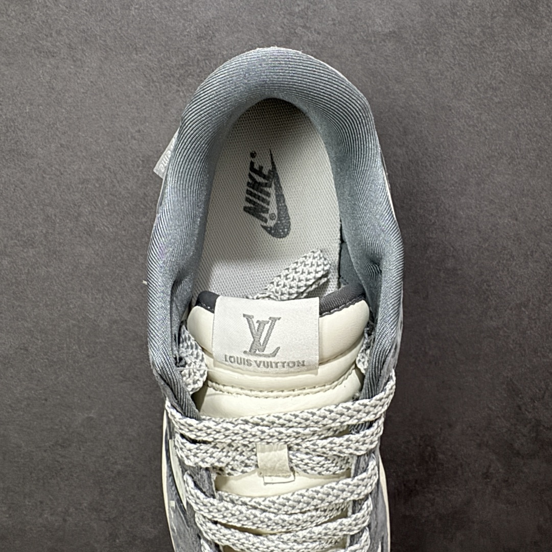 图片[7]-【定制版】Nike SB Dunk Low“LV联名——灰猪八红标” 周年高端定制 低帮休闲板鞋 定制鞋盒 大厂纯原品质出货 超高清洁度 皮料切割干净无任何毛边 细节完美 货号：CX5050-Y13 尺码：36 36.5 37.5 38 38.5 39 40 40.5 41 42 42.5 43 44 44.5 45 编码：HXSB330340-选品中心