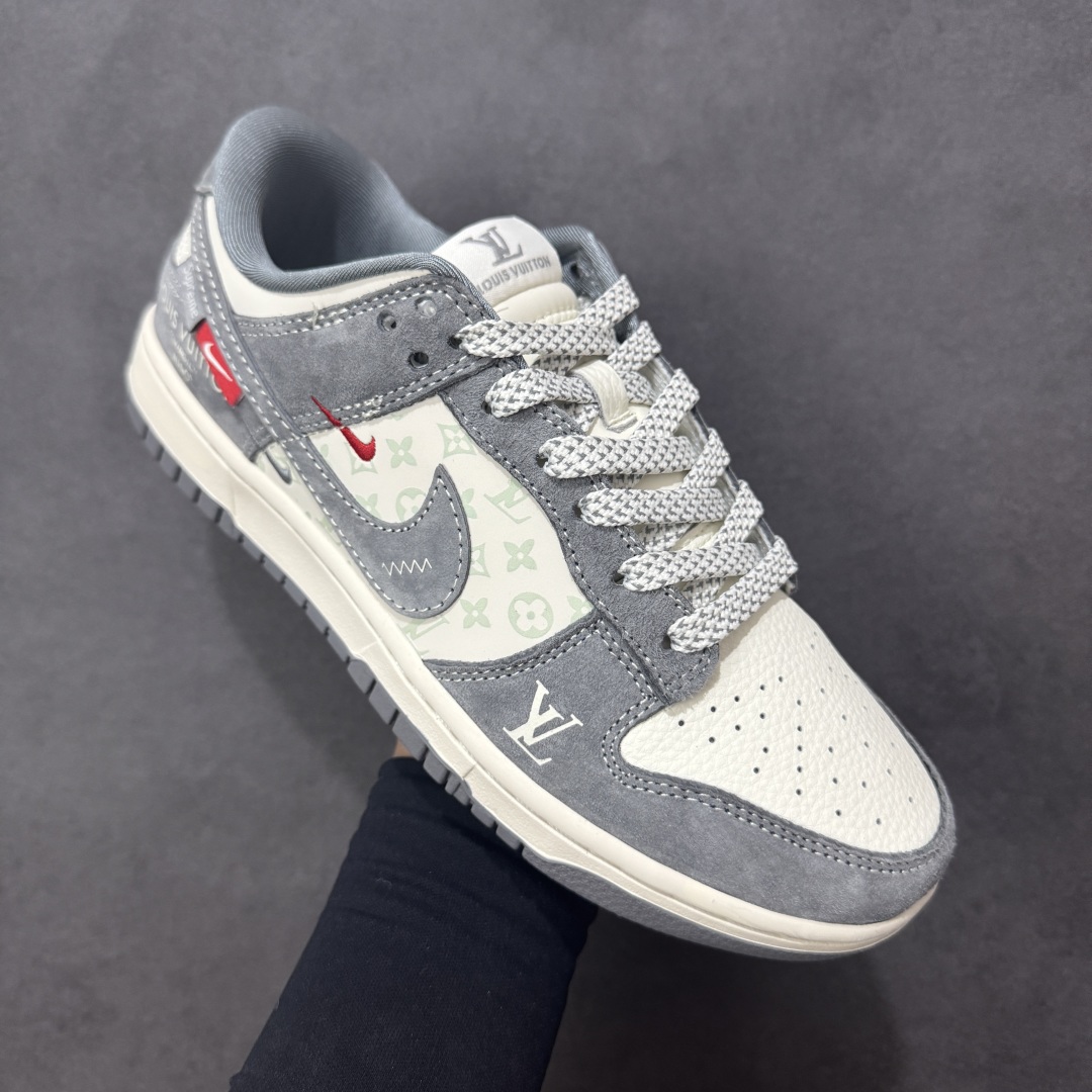 图片[3]-【定制版】Nike SB Dunk Low“LV联名——灰猪八红标” 周年高端定制 低帮休闲板鞋 定制鞋盒 大厂纯原品质出货 超高清洁度 皮料切割干净无任何毛边 细节完美 货号：CX5050-Y13 尺码：36 36.5 37.5 38 38.5 39 40 40.5 41 42 42.5 43 44 44.5 45 编码：HXSB330340-选品中心