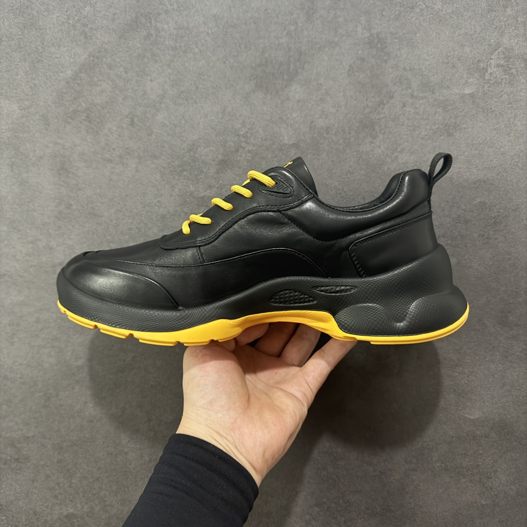 图片[2]-【广东纯原版本】ECCO爱步运动鞋男 秋季双色拼接透气舒适跑步鞋 健步BIOM系列新款 甄选牛皮面料 鞋头打孔设计+皮革织物混合内衬 告别闷热，透气舒适 鞋底撞色设计搭配鞋带，自由切换拓展多元穿搭可能 搭载BIOM®NATURAL MOTION®科技 符合人体工学鞋楦 贴近天然足部形态，塑造舒适运动体验 合脚稳固 舒适在线 大底采用高效橡胶 贴合脚部线条 动态分散运动冲击力 打破常规，为行走带来自然律动 尺码：38 39 40 41 42 43 44（皮鞋码）-选品中心