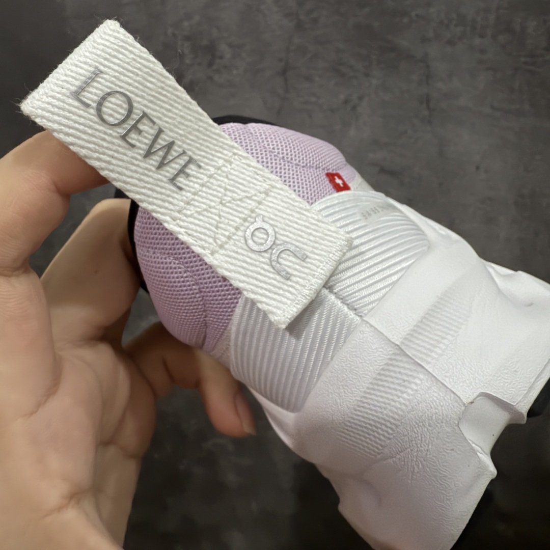 图片[2]-【渠道M版】ON昂跑 x Loewe 罗意威联名二代系列 原版开发 原材料打造 还原真实脚感 鞋底非常软弹 跑步健身必备 原版对比无任何差别 高端零售必推版本 市场独家货 区别市场所有版本 还原对比 鞋面采用一体成型布料 有弹性非常透气 鞋底镂空设计 运用了CLOUDTILT专利技术 弹力十足 毫无负重感 适合日常长距离行走或者休闲旅游 跑步！ 尺码 36-39-选品中心