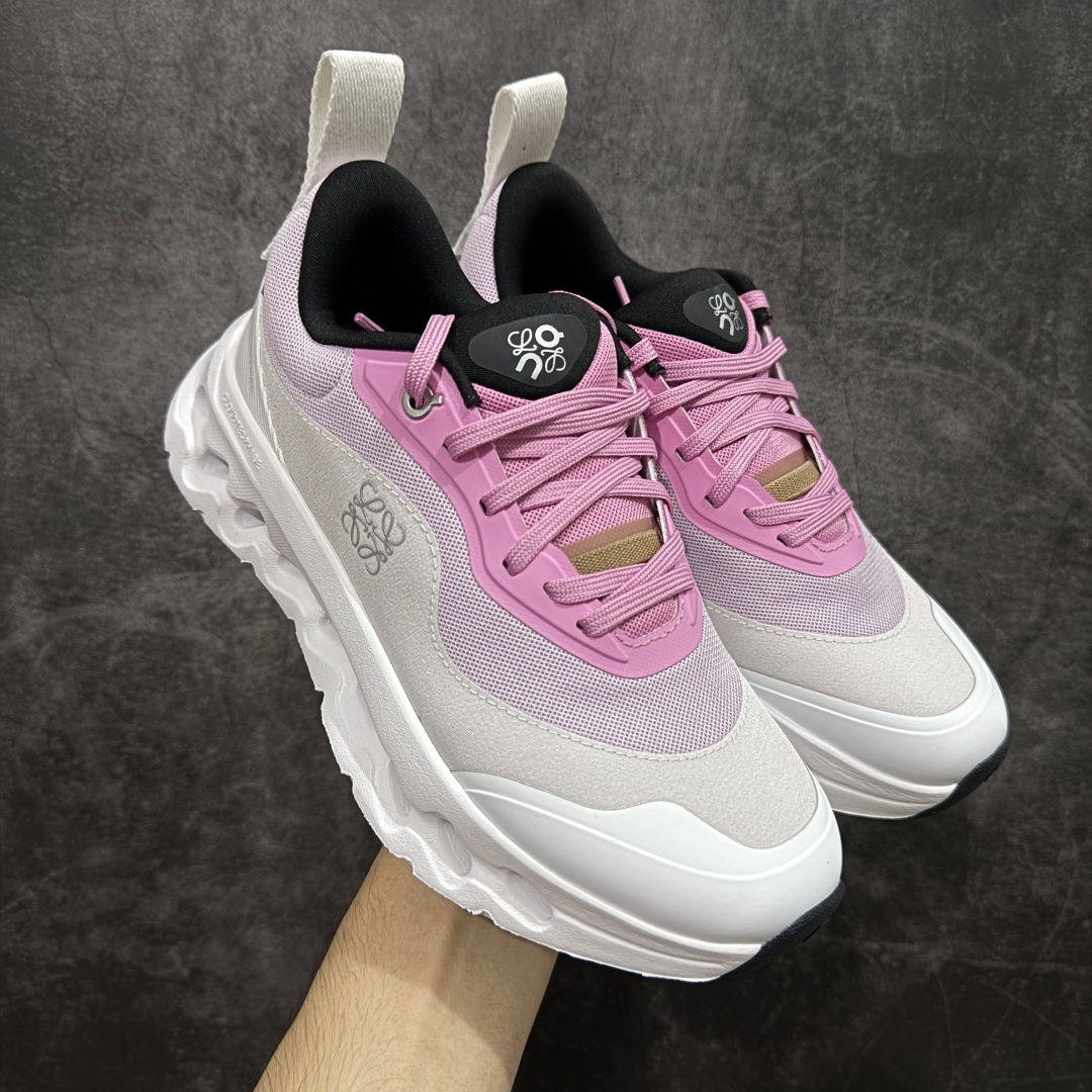 【渠道M版】ON昂跑 x Loewe 罗意威联名二代系列 原版开发 原材料打造 还原真实脚感 鞋底非常软弹 跑步健身必备 原版对比无任何差别 高端零售必推版本 市场独家货 区别市场所有版本 还原对比 鞋面采用一体成型布料 有弹性非常透气 鞋底镂空设计 运用了CLOUDTILT专利技术 弹力十足 毫无负重感 适合日常长距离行走或者休闲旅游 跑步! 尺码 36-39-选品中心